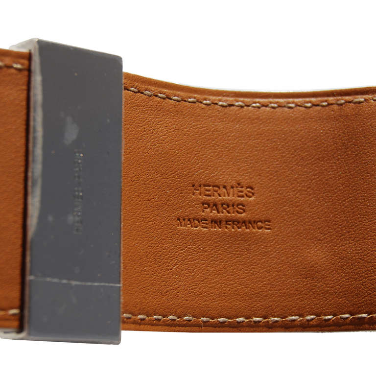 A MUST-HAVE COLOR!

Brand New

Hermes White Epsom Leather CDC Collier De Chien Bracelet | Size Small | Palladium Hardware | Q Stamp

The bracelet measures 21.5cm / 8.5