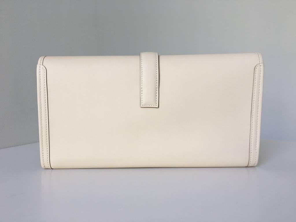 BNIB Jige Elan 29 cm made in craie swift leather.

This authentic clutch comes with dust bag in box with ribbon.

We ship super fast. Europe next day delivery. USA, Middle East and Asia delivery within 3 days.