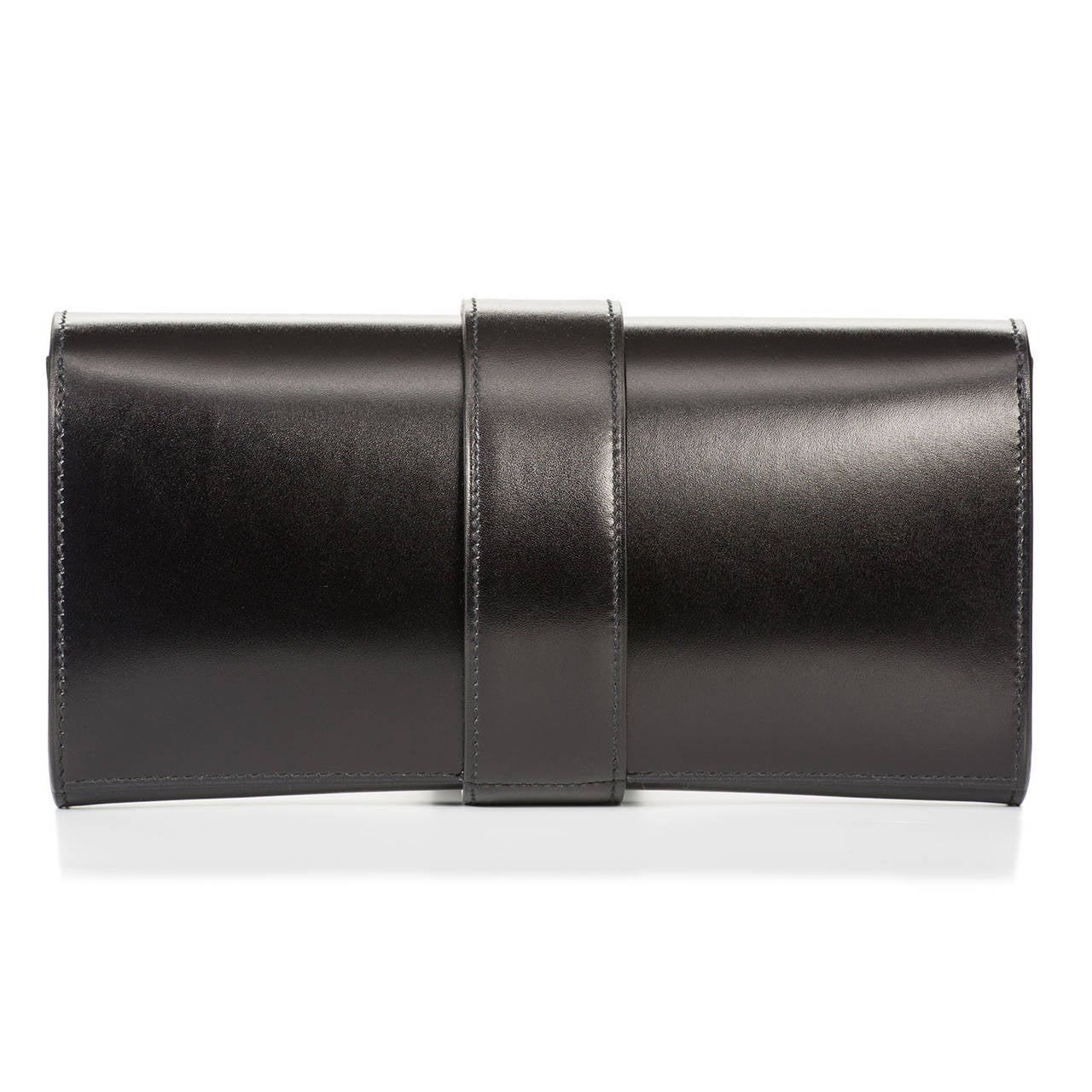 Ultra-cool design for edgy look!

Medor black box leather with palladium hardware
