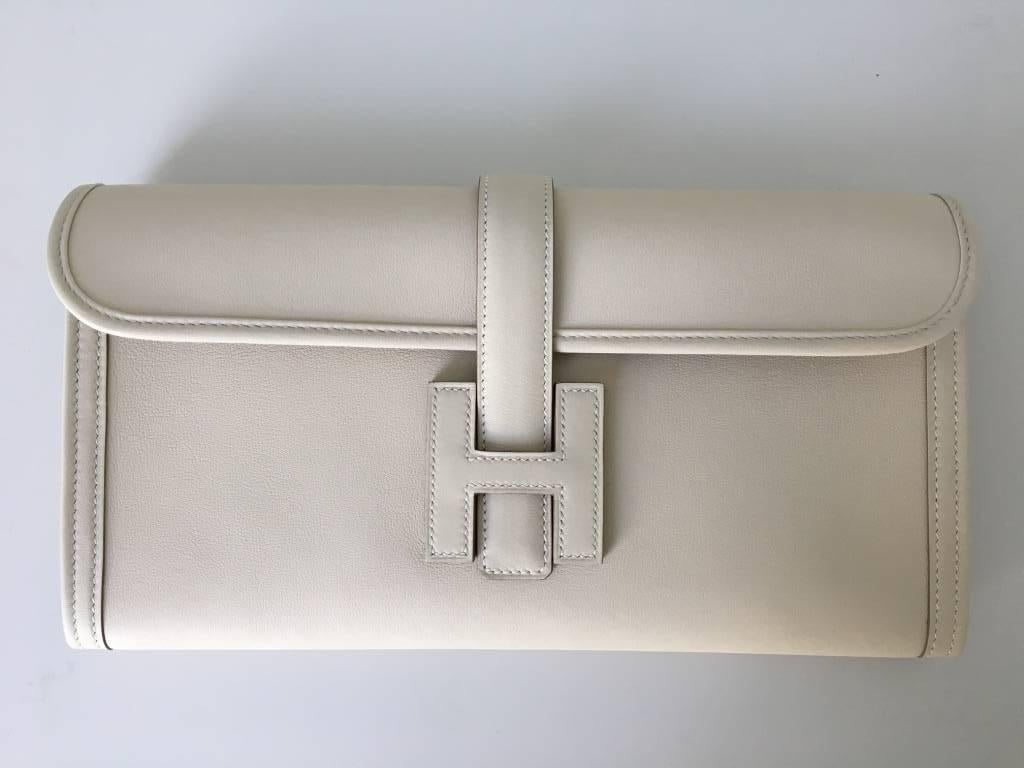 Hermes Jige Clutch Craie Swift 29 cm In New Condition For Sale In London, GB