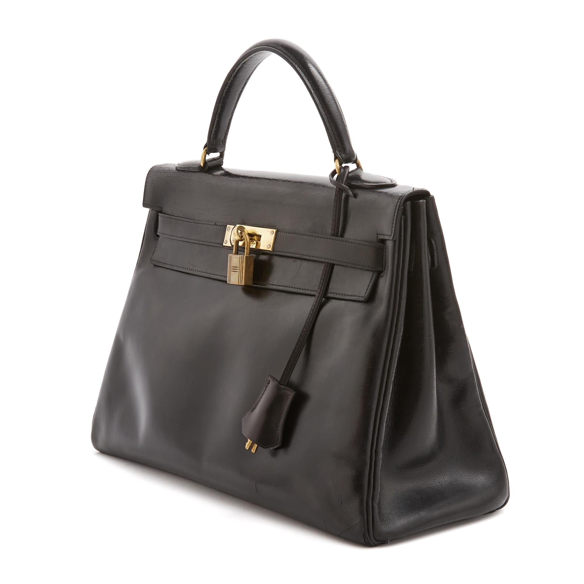 Hermès Sac Main 1965s Sac à main Kelly 32 en cuir noir avec bandoulière Hermès Bon état - En vente à PARIS, FR