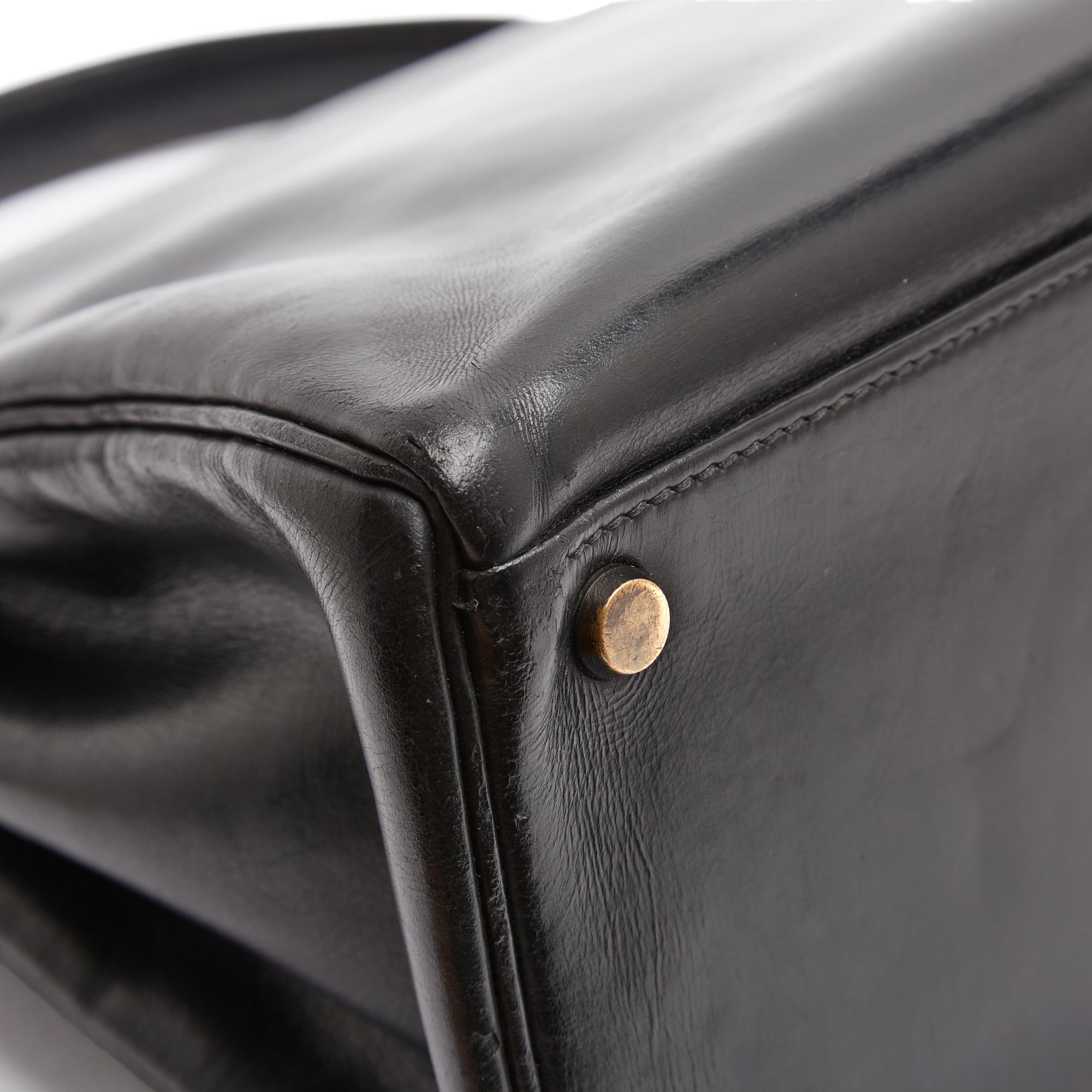 Hermès Sac Main 1965s Sac à main Kelly 32 en cuir noir avec bandoulière Hermès en vente 3