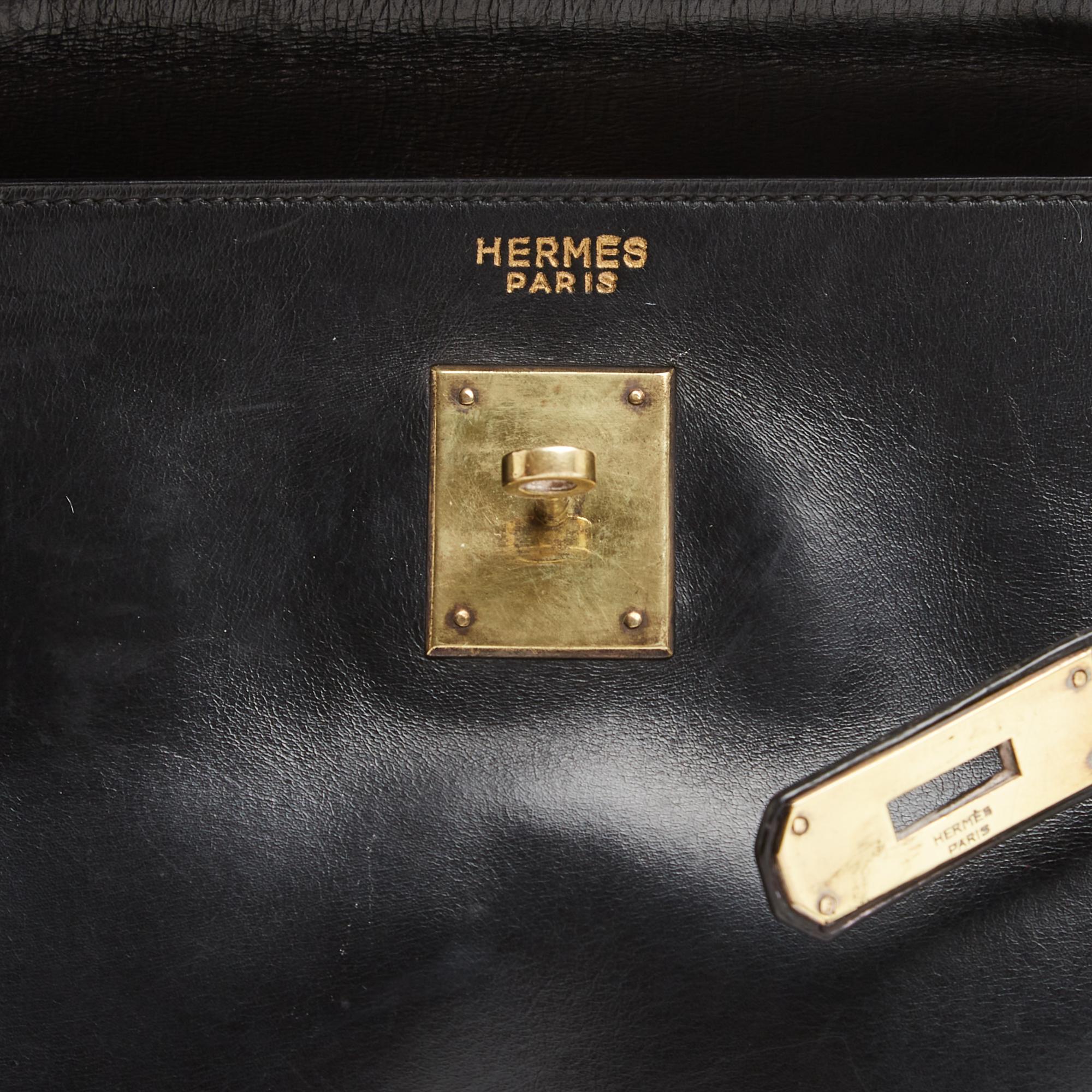 Hermès Sac Main 1965s Sac à main Kelly 32 en cuir noir avec bandoulière Hermès en vente 8