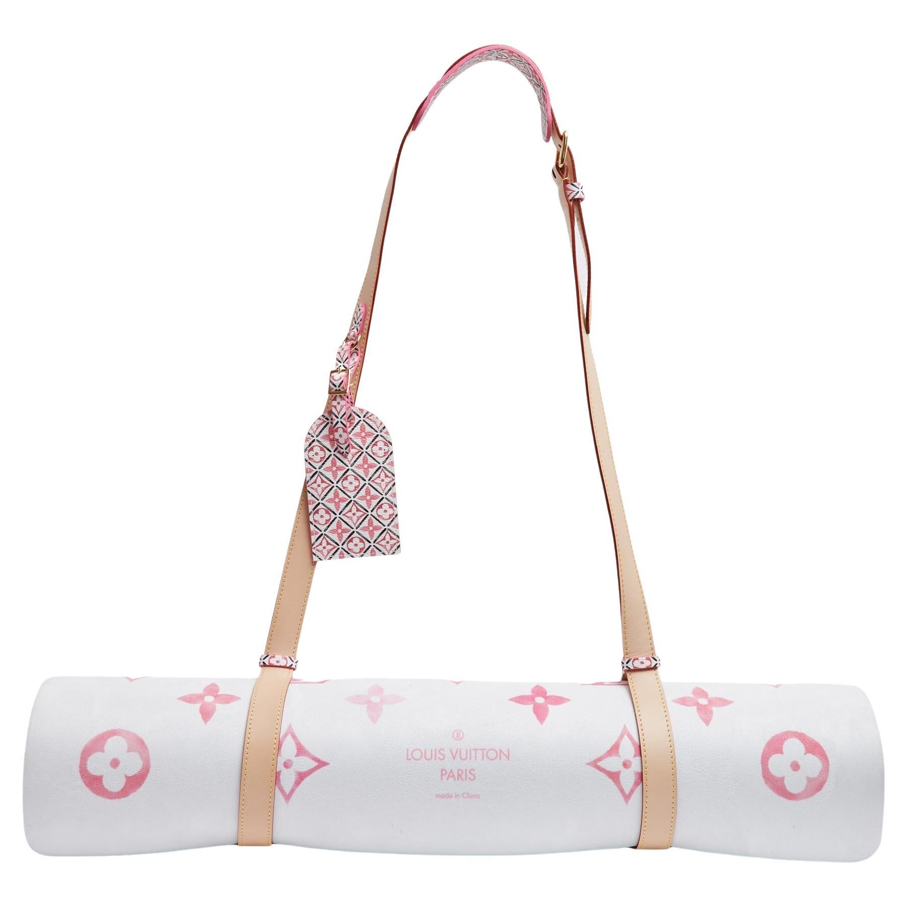 Louis Vuitton Ensemble Tapis Sport LV Rosa Monogram Sport Matte und Riemen Neu im Angebot