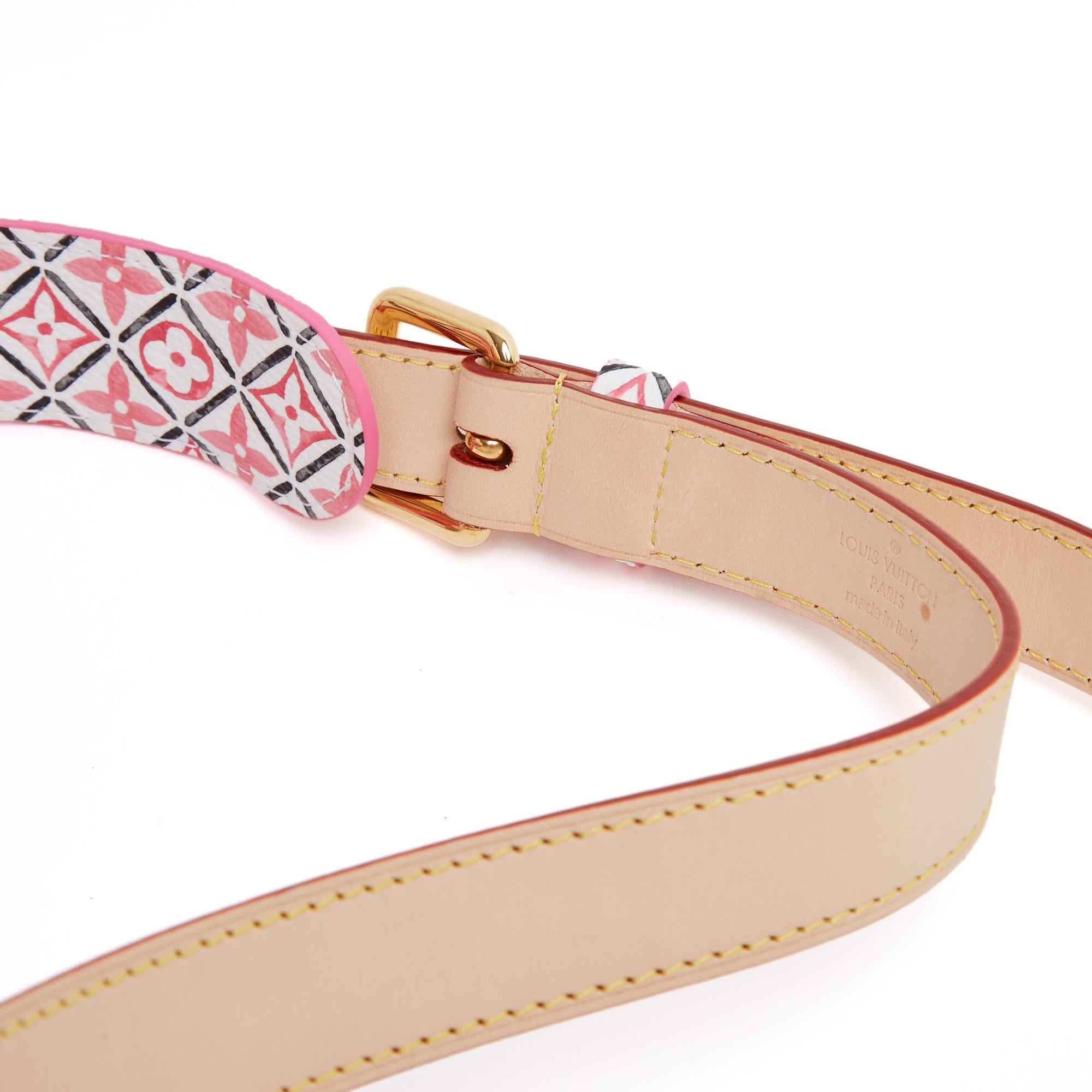 Louis Vuitton Ensemble Tapis Sport LV Rosa Monogram Sport Matte und Riemen Neu (Grau) im Angebot