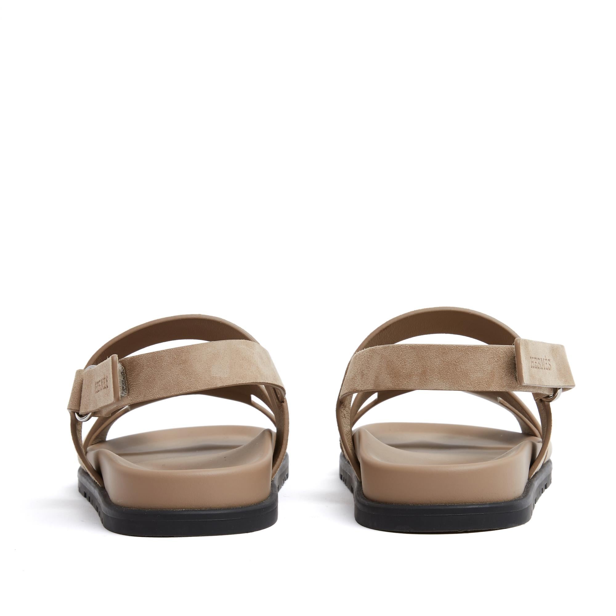 Hermès Sandales Chypre EU40.5 Beige Wildleder Genius Sandalen UK6.5 US9 Hermes NIB für Damen oder Herren im Angebot