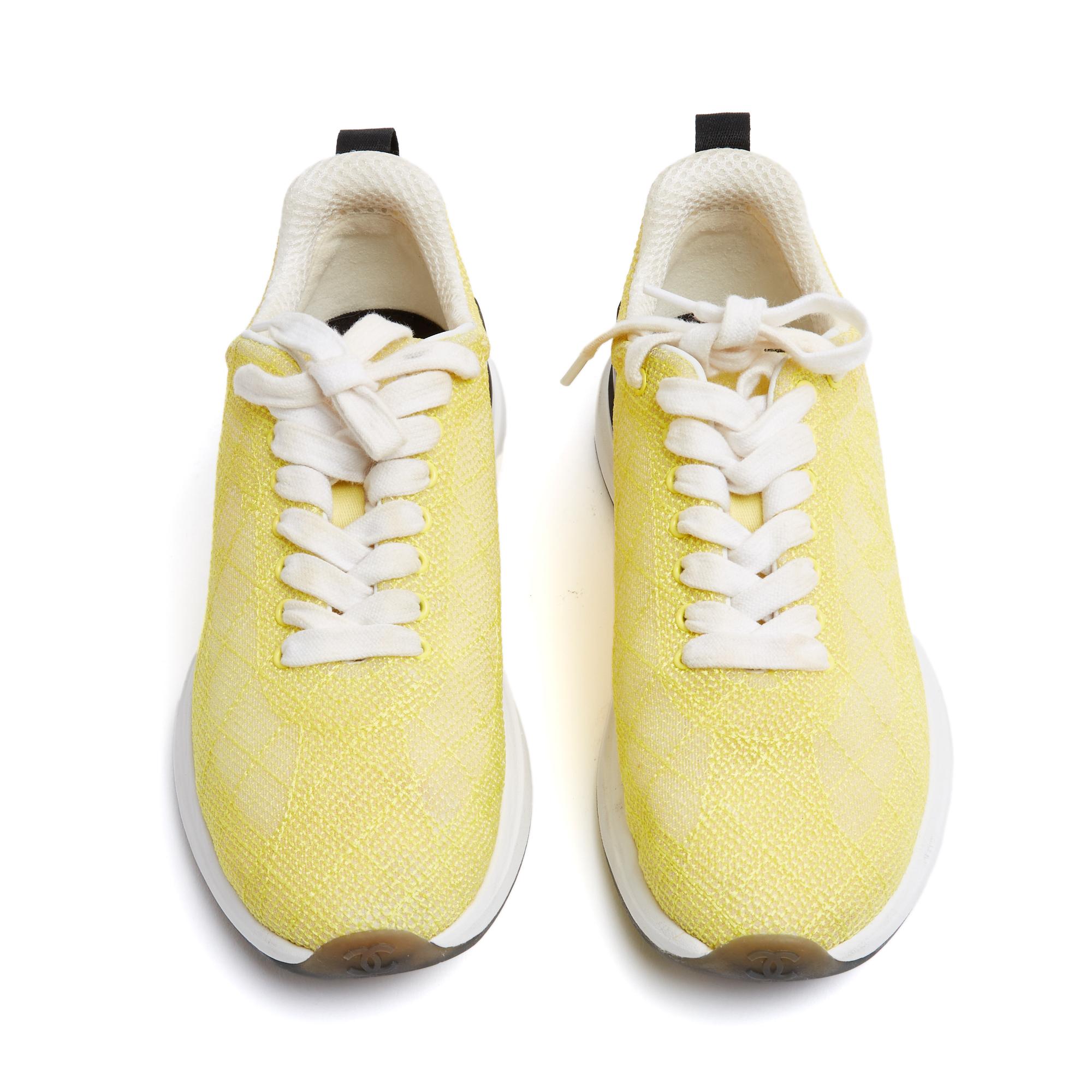 Chanel Baskets Lacets Jaune EU37.5 Yellow technic fabric CC Sneakers UK4.5 US7 Beige en venta