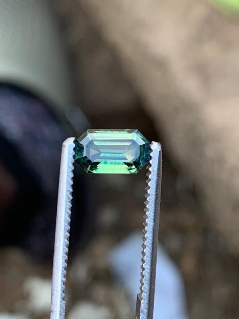 1.7ct EGL-zertifizierter Smaragd-Schliff Natürlicher unerhitzter Saphir - mittlerer gelb-grüner Farbton

Dieser 1,7 Karat schwere Saphir im Smaragdschliff ist ein seltener, natürlicher Edelstein von außergewöhnlicher Qualität. Dieser Saphir ist von