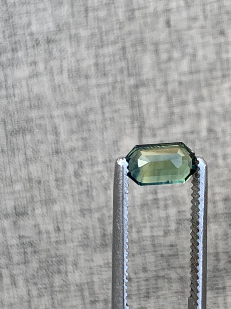 1.7ct EGL-zertifizierter Smaragd-Schliff Natürlicher unerhitzter Saphir - Mittleres Gelb-Grün (Smaragdschliff) im Angebot