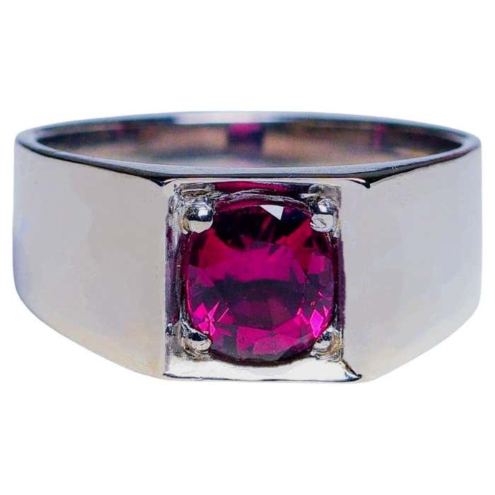 2ct Natural Garnet Birthstone Signet Ring For Sale at 1stDibs