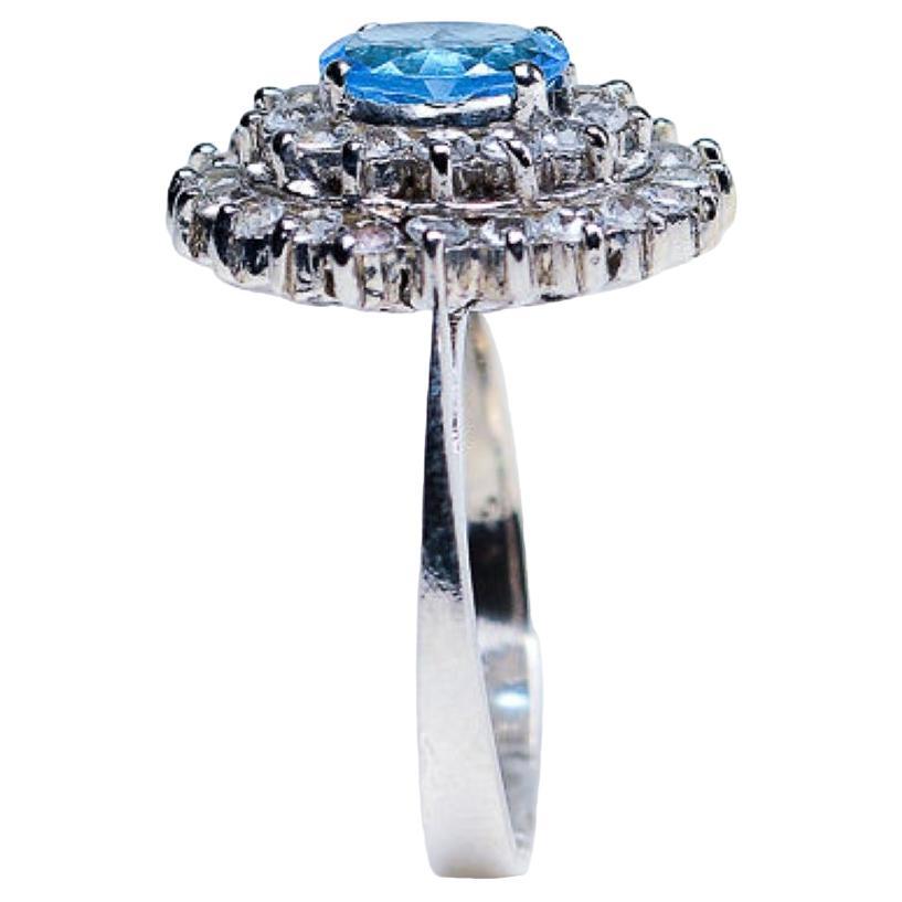 Women's 1ct Oval Natural Blue Topaz Cocktail Ring For Sale