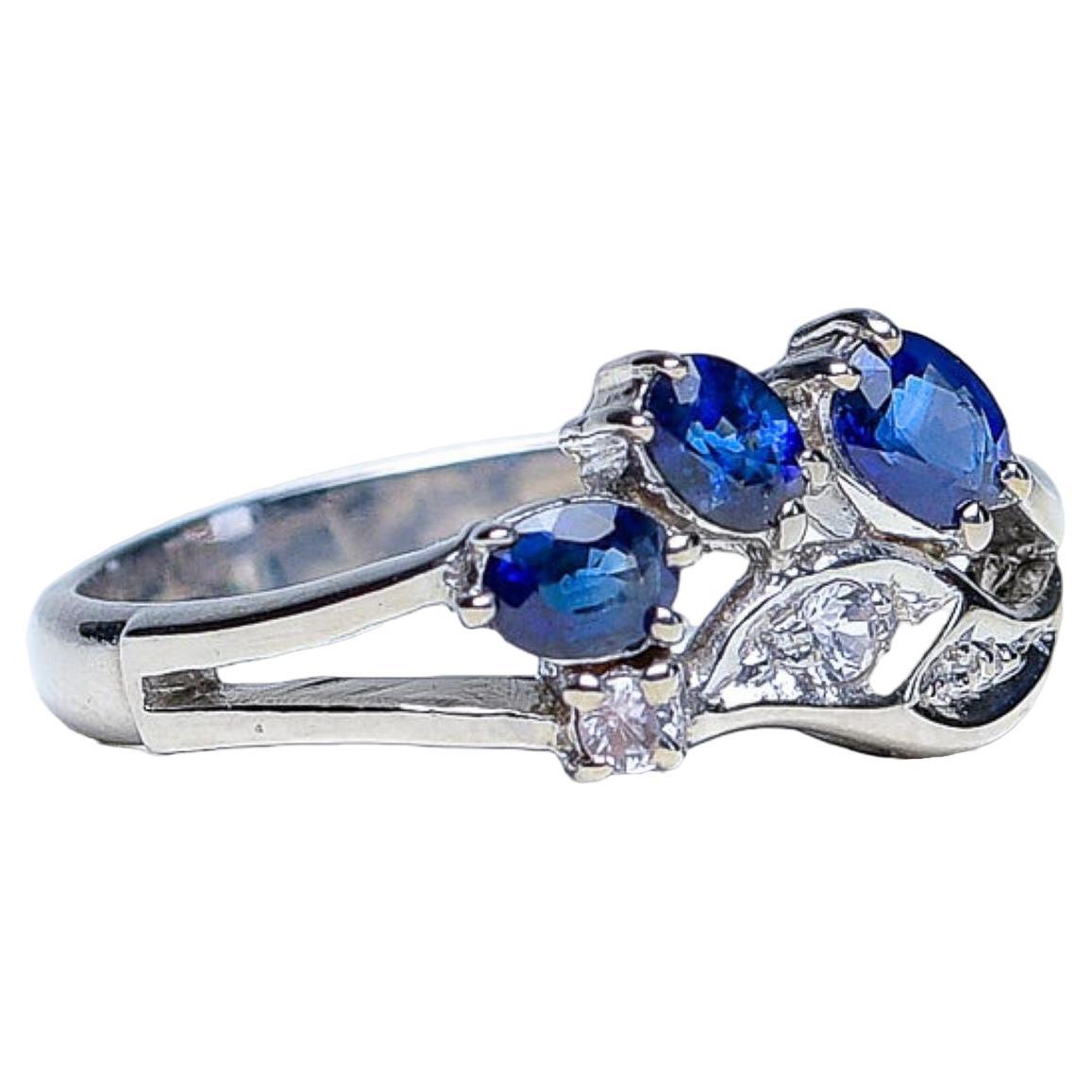 Oval Cut .90CTW Oval Natural Blue Sapphire Platinum Silver Ring For Sale