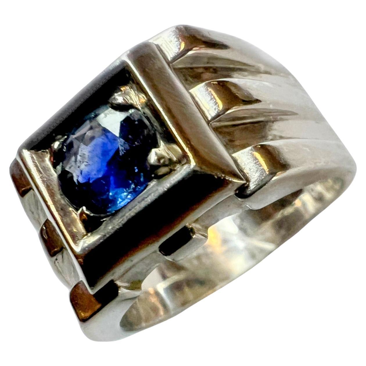 1.5ct Round Natural Blue Sapphire Signet Ring  In New Condition For Sale In Sheridan, WY