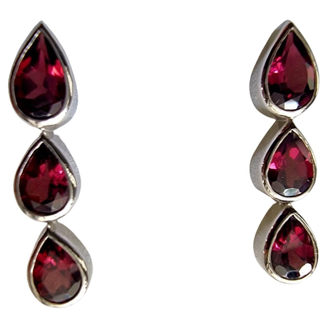 NO RESERVE 1.5ct Pear Cut GARNET Drop EARRINGS en vente