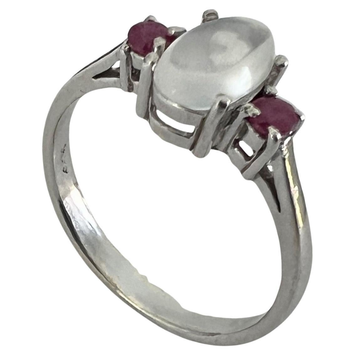 Contemporary EGL Certified 1ct Moonstone and Ruby Cocktail Ring For Sale