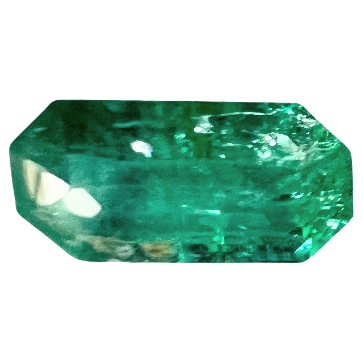 Introducing our exquisite 2.35-carat Rectangular Emerald Gemstone, a natural treasure that exudes elegance and sophistication. This non-oiled, genuine emerald boasts a classic rectangular cut, highlighting its deep, verdant