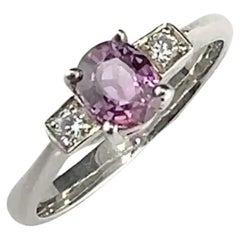 Bague en saphir rose naturel de taille ovale de 1ct avec accents en zircon