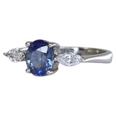 Anello in platino con zaffiro blu naturale ovale e diamante da 1 carato