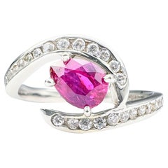 Anello con zaffiro rosa naturale taglio pera da 1,5 carati