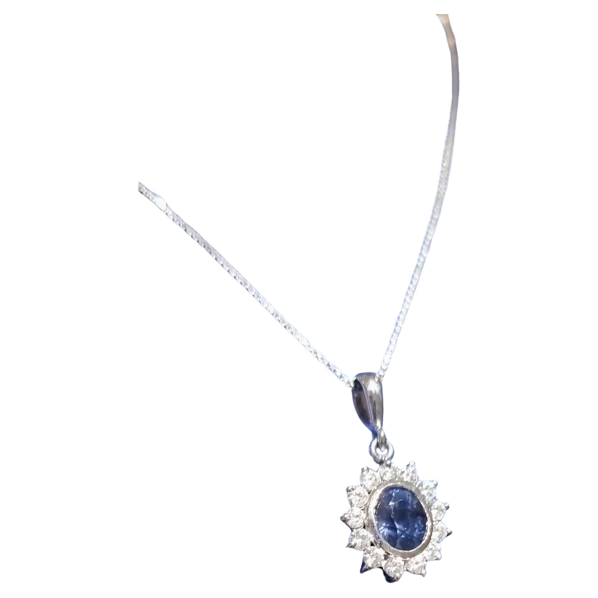 Women's 3.2ct  Oval Natural Blue Sapphire Necklace For Sale