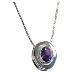 Colgante de amatista talla oval en plata de ley