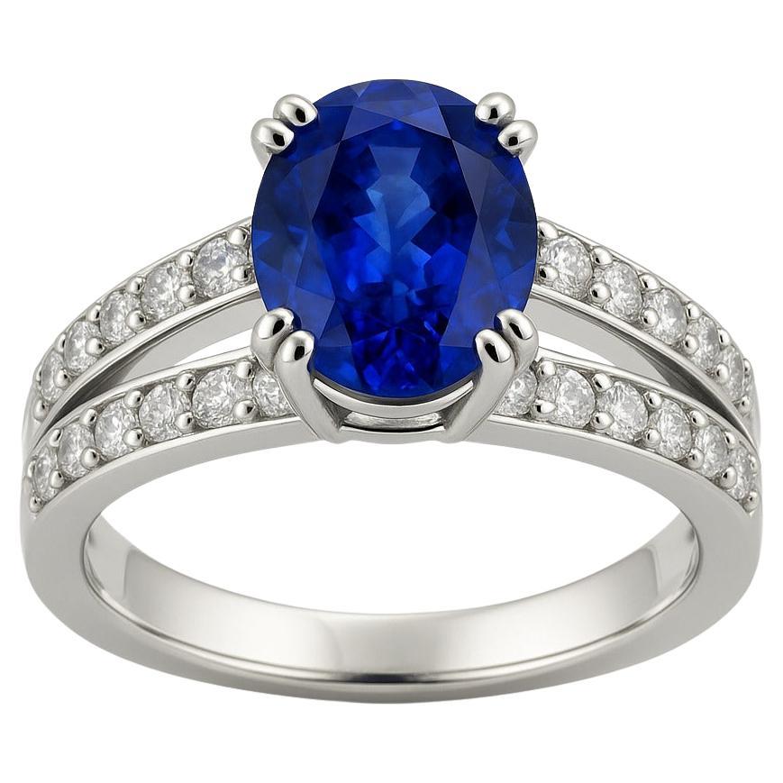 Bague de fiançailles ovale en saphir bleu et zircon avec double anneau distinctif en vente