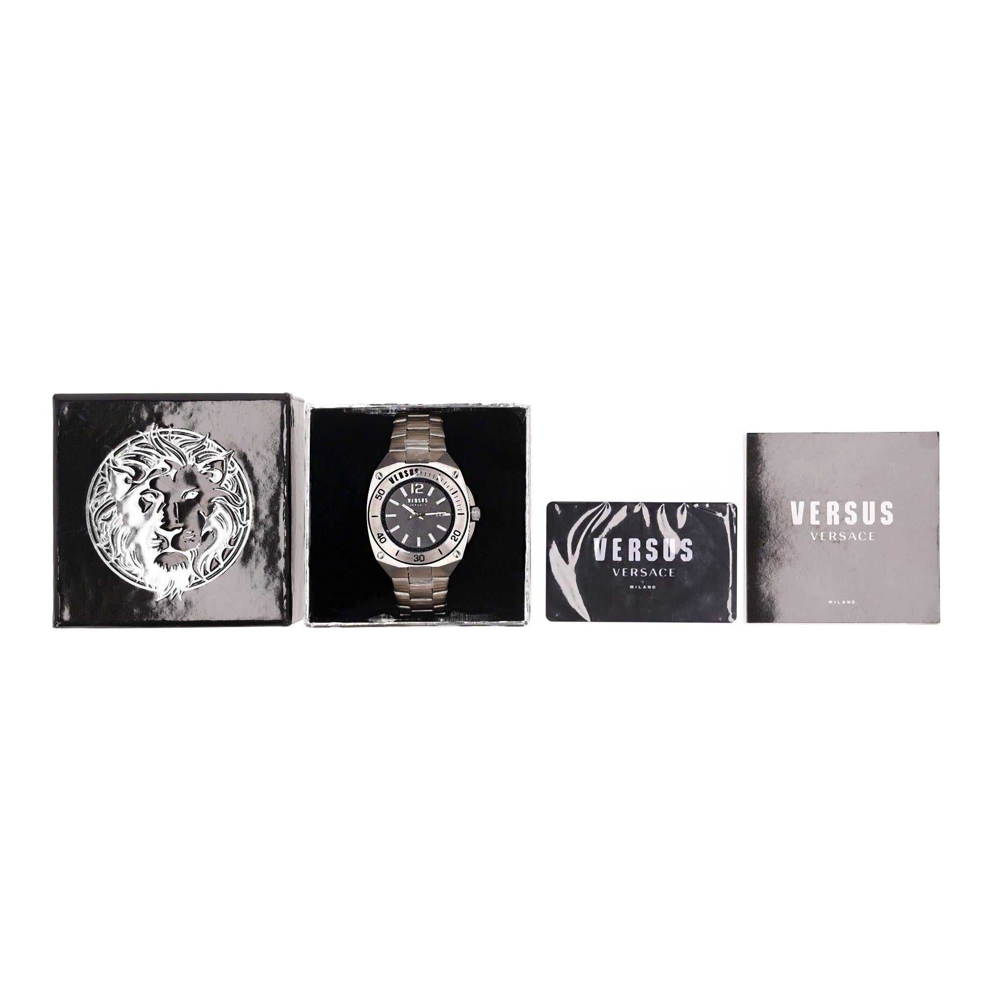 Brand New - Orologio Reaction Versace in acciaio inossidabile 

Dalla Versace Collection Versace è un orologio in acciaio inossidabile con cassa a vite in acciaio inossidabile spazzolato dal taglio angolare.

Il quadrante analogico in vetro minerale