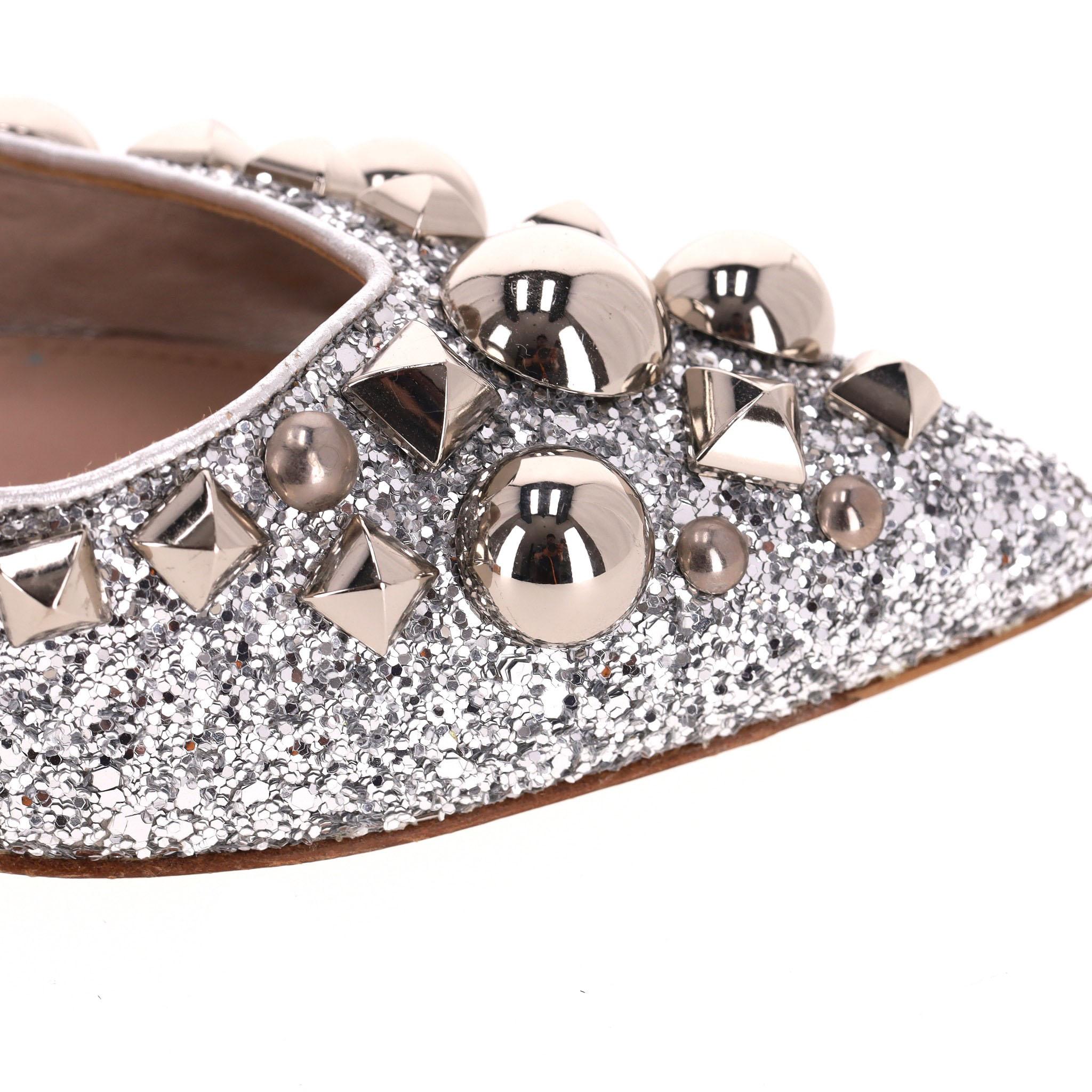 Miu Miu Glitzernde, mit Nieten verzierte Absätze im Angebot 1
