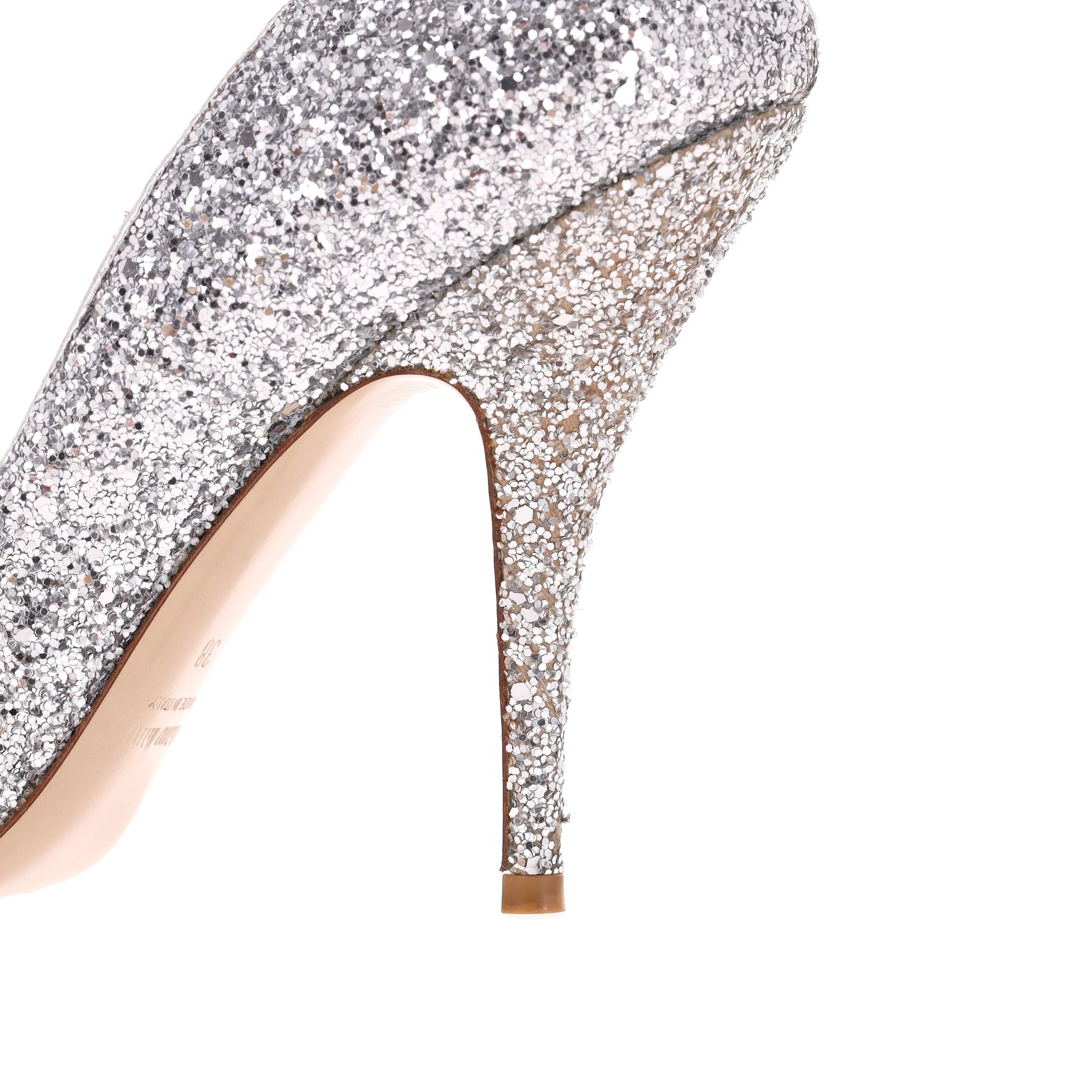 Miu Miu Glitzernde, mit Nieten verzierte Absätze im Angebot 3