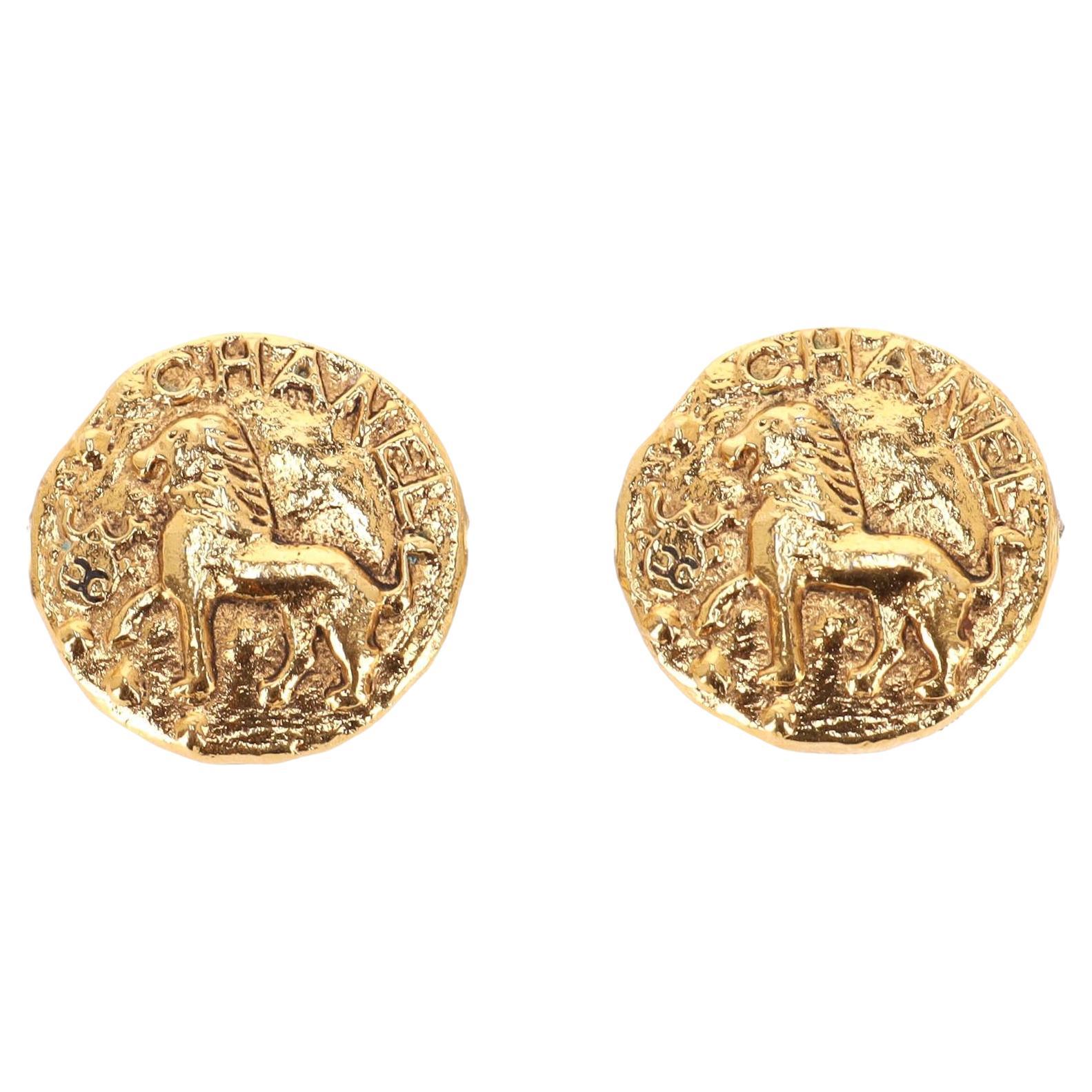Orecchini a clip con leone placcati oro 24k di Chanel anni '80 in vendita
