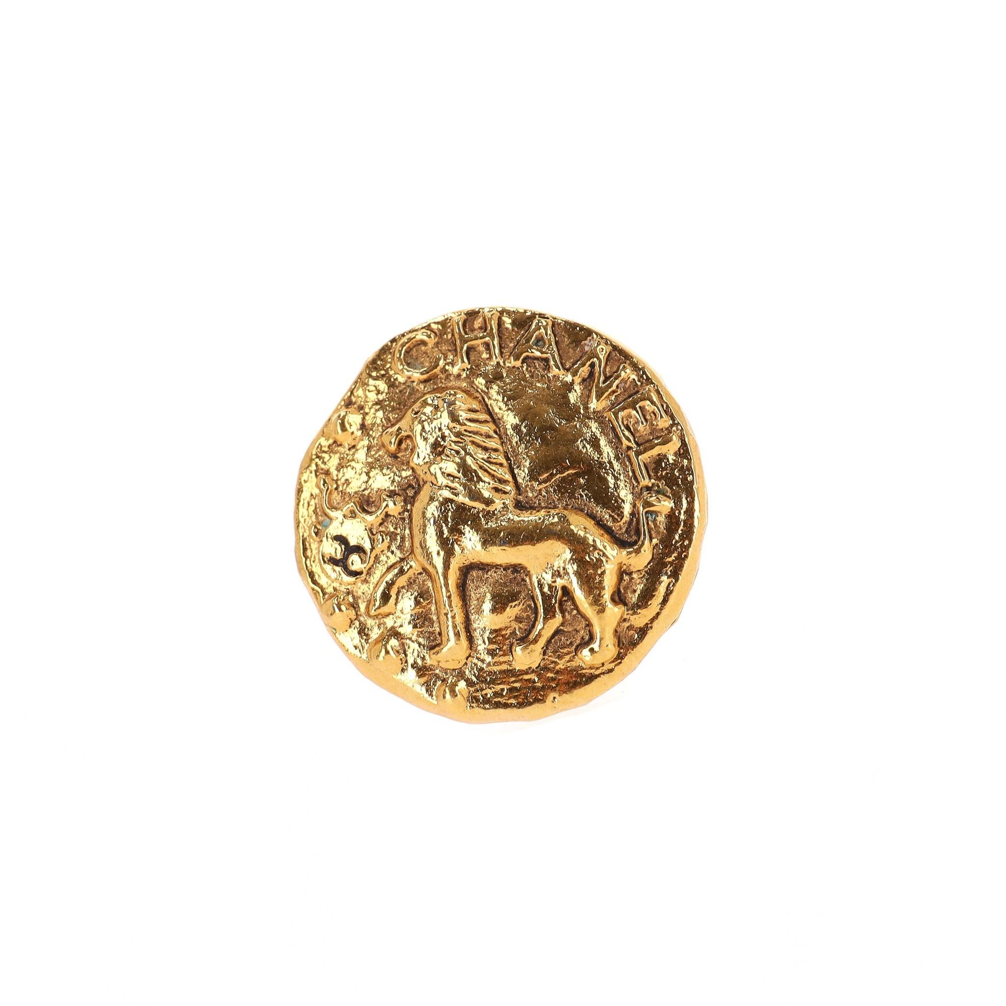 Donna Orecchini a clip con leone placcati oro 24k di Chanel anni '80 in vendita