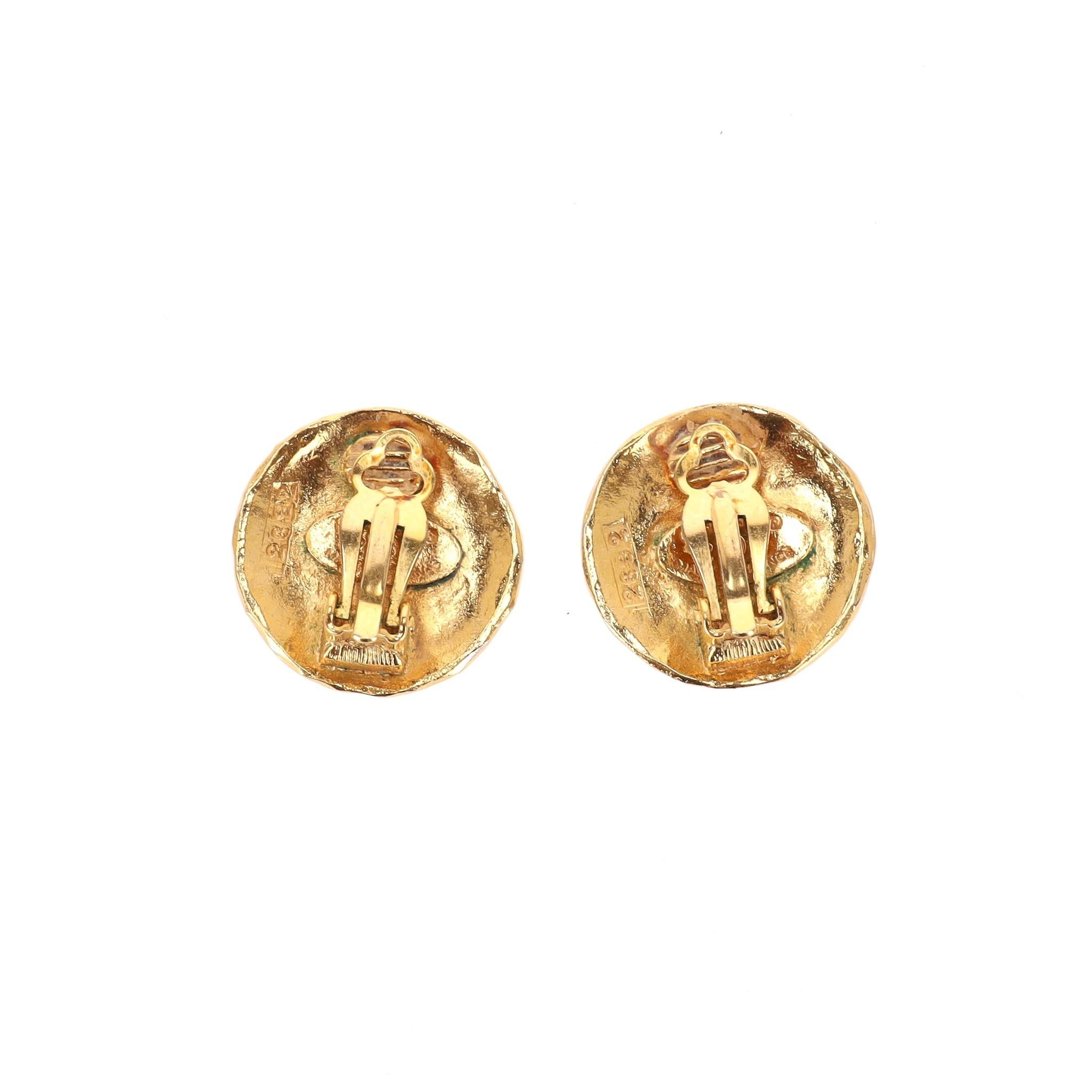 Orecchini a clip con leone placcati oro 24k di Chanel anni '80 in vendita 1