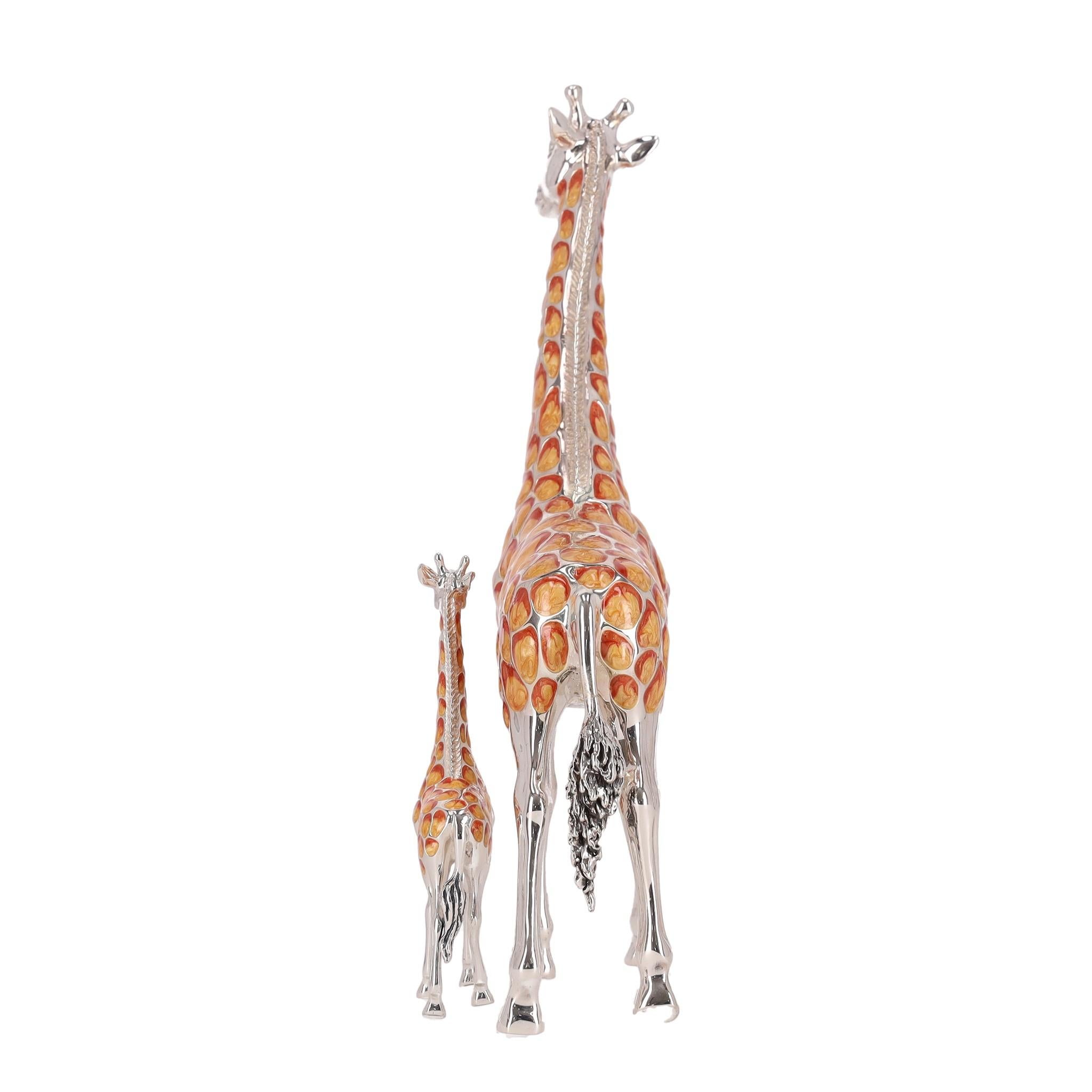 Saturno Set Of Two Hand Enamelled 925 Sterling Silver Giraffe Ornaments In Excellent Condition For Sale In London, GB