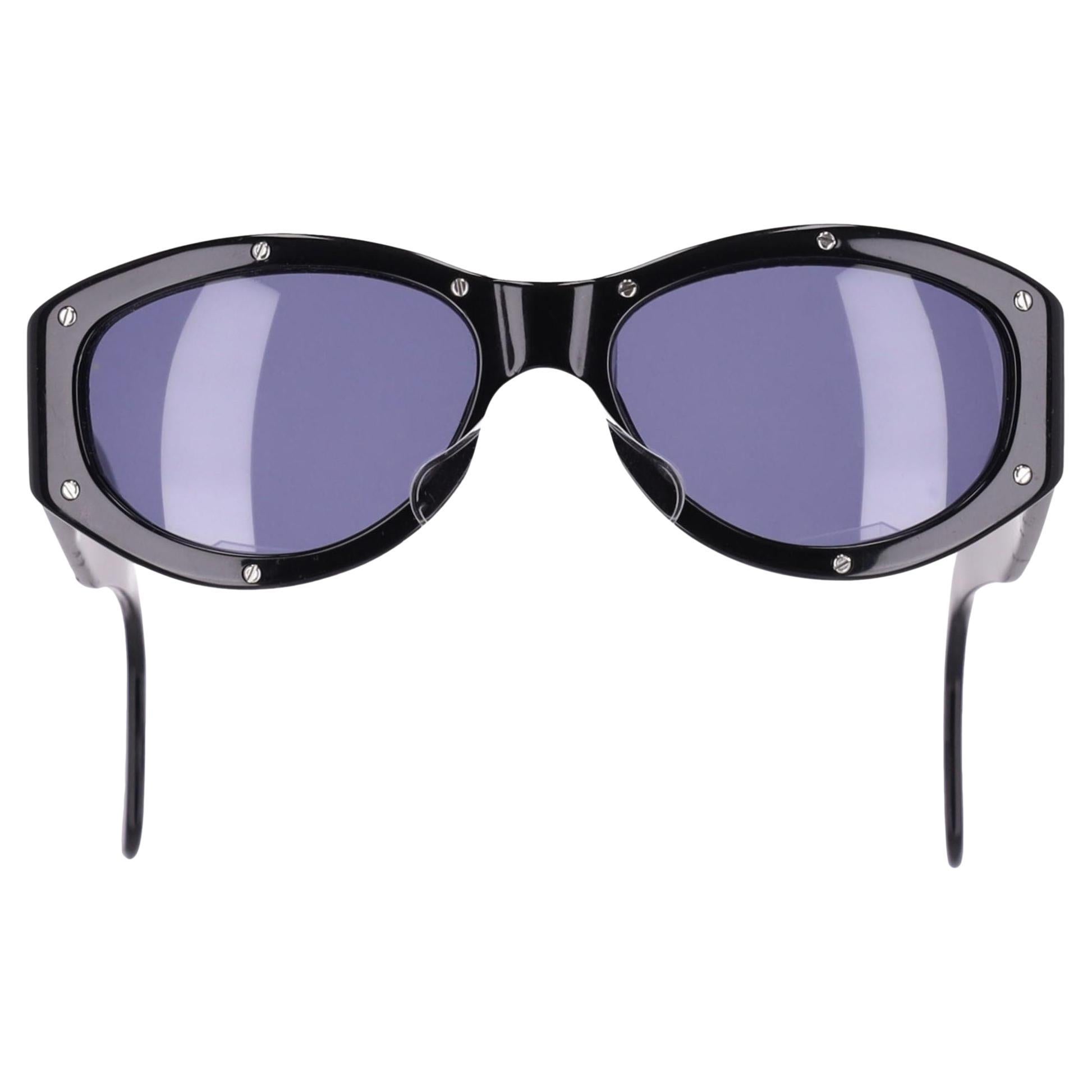 Gafas de sol ojo de gato Chanel Vintage años 90 con detalle de tachuelas