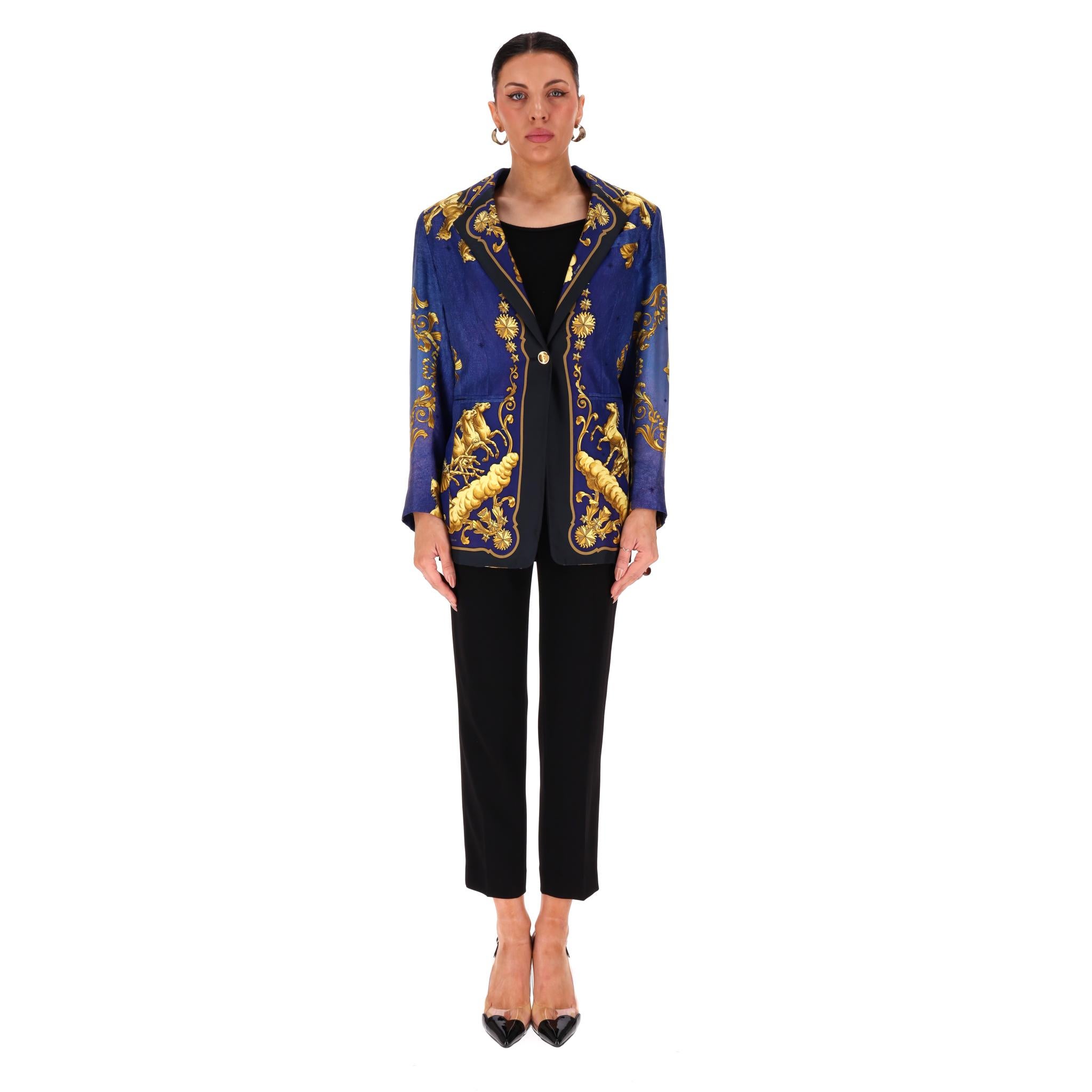Collectors Item - Hermes Vintage 80's Silk Cosmos Print Silk Jacket 

Veste bleue arborant l'iconique motif 