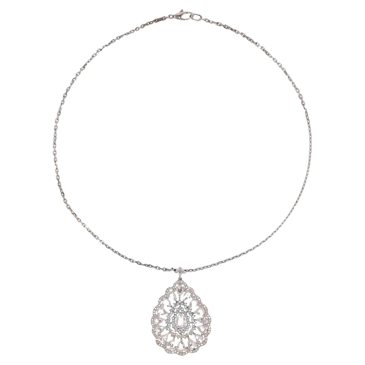 Collana con ciondolo a forma di pera in oro bianco 18k con 9cts di diamanti in vendita
