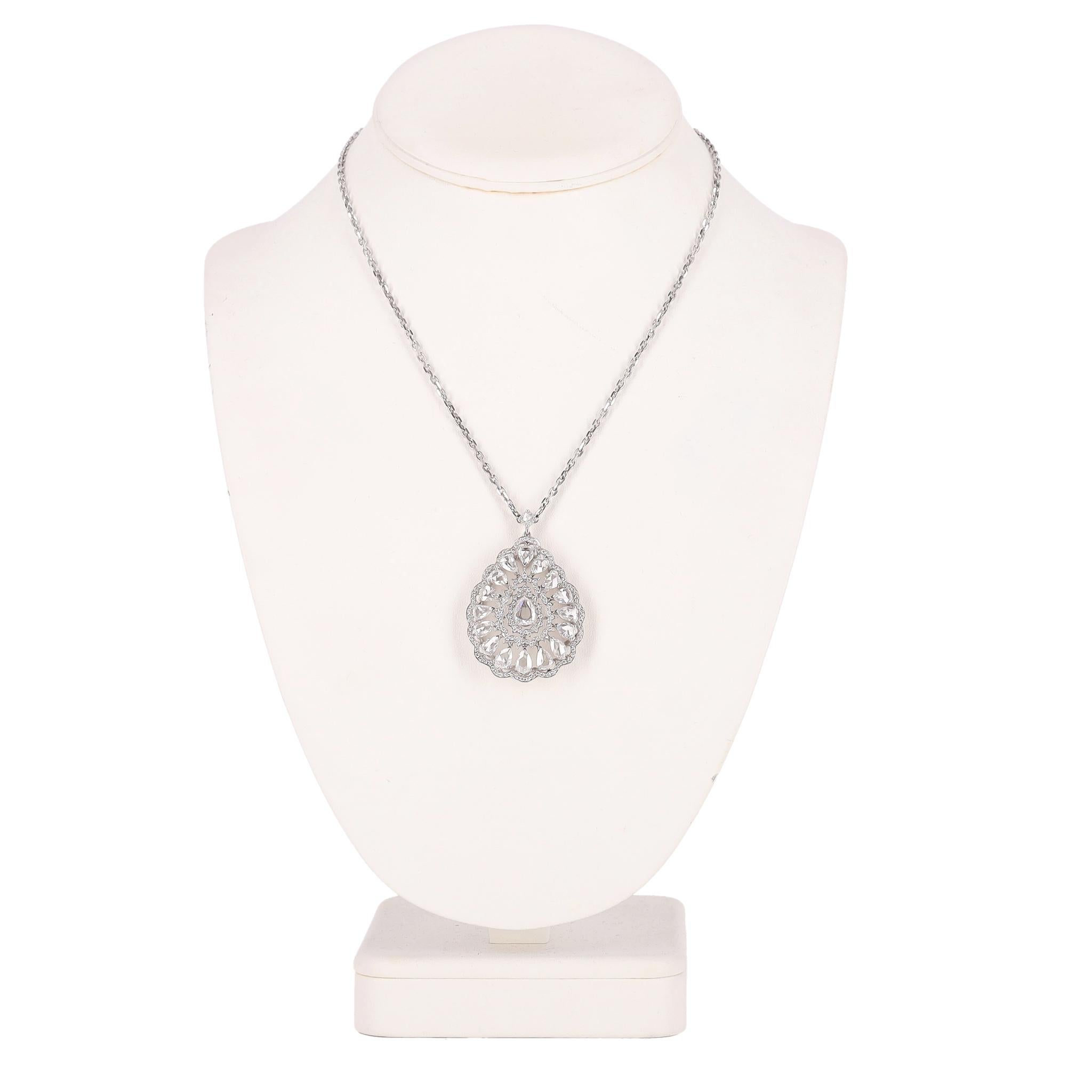 Collana con ciondolo a forma di pera in oro bianco 18k con 9cts di diamanti In condizioni ottime in vendita a London, GB
