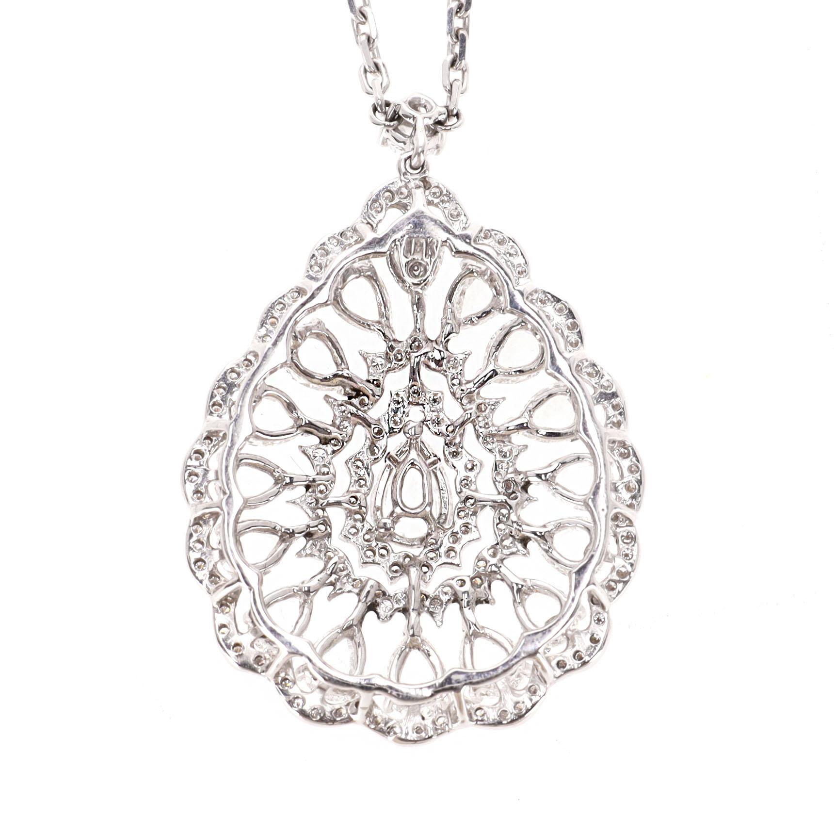 Collana con ciondolo a forma di pera in oro bianco 18k con 9cts di diamanti in vendita 3