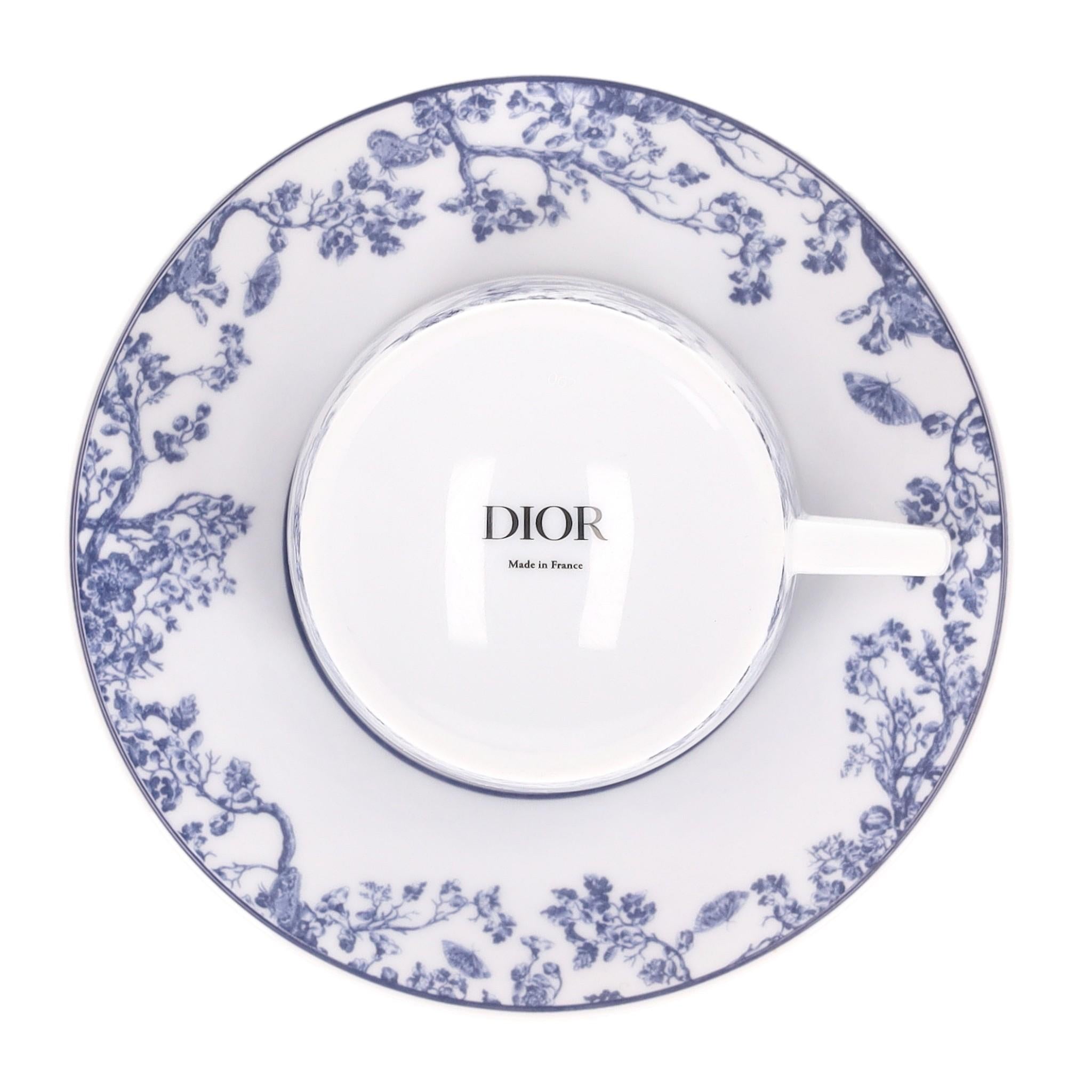 Dior Toile de Jouy Limoges Porcelaine - Service à thé et soucoupe quatre pièces Pour femmes en vente