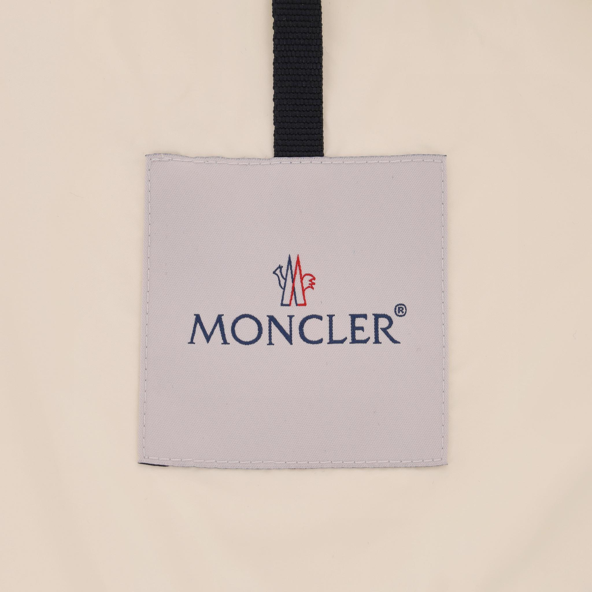 Giacca Moncler con ricamo floreale in vendita 2