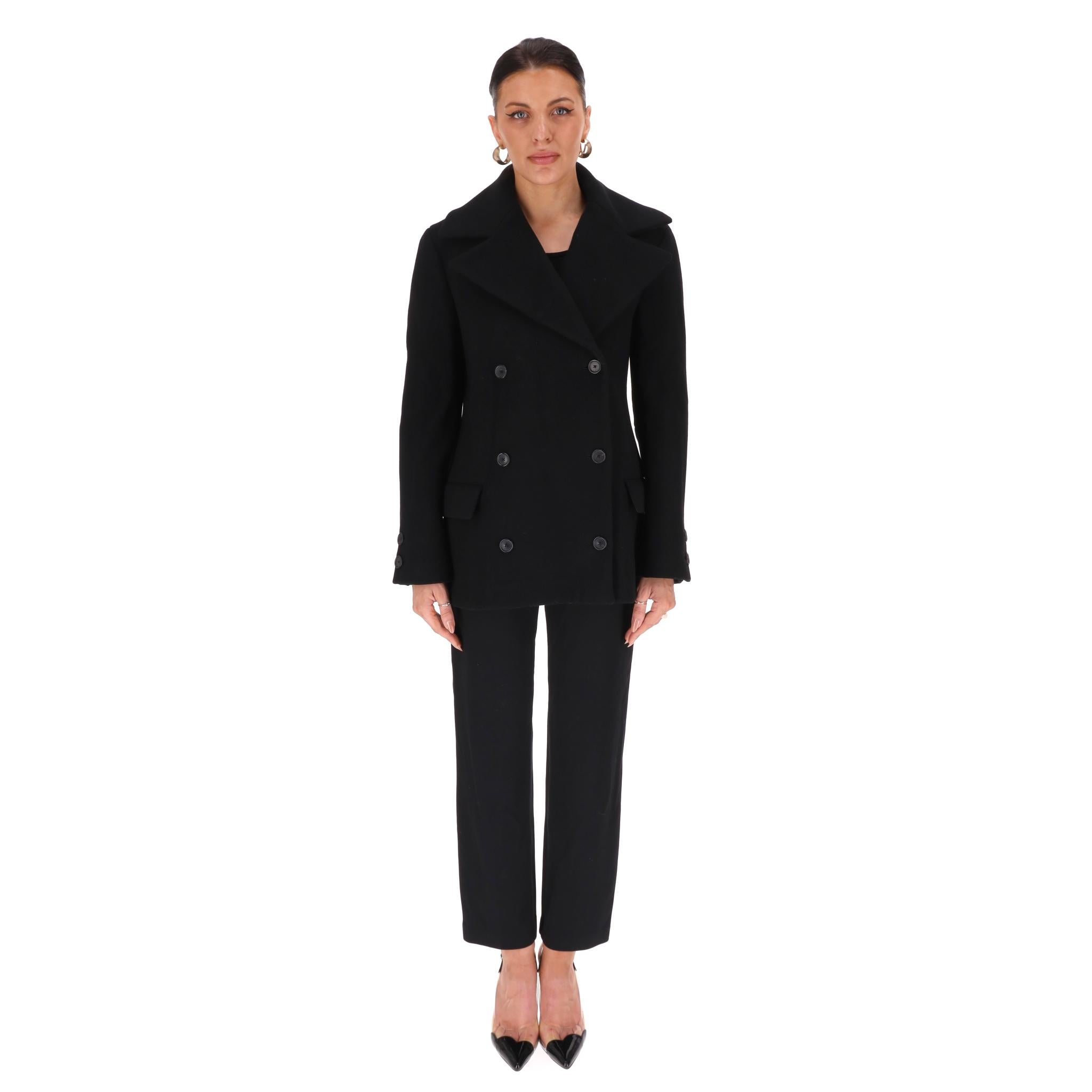Jil Sander Abrigo de lana con doble botonadura

Abrigo negro totalmente confeccionado en lana, adornado con solapas anchas y bolsillos con solapa a los lados.

Con diseño de doble botonadura y mangas largas con puños abotonados.

Precio aprox.