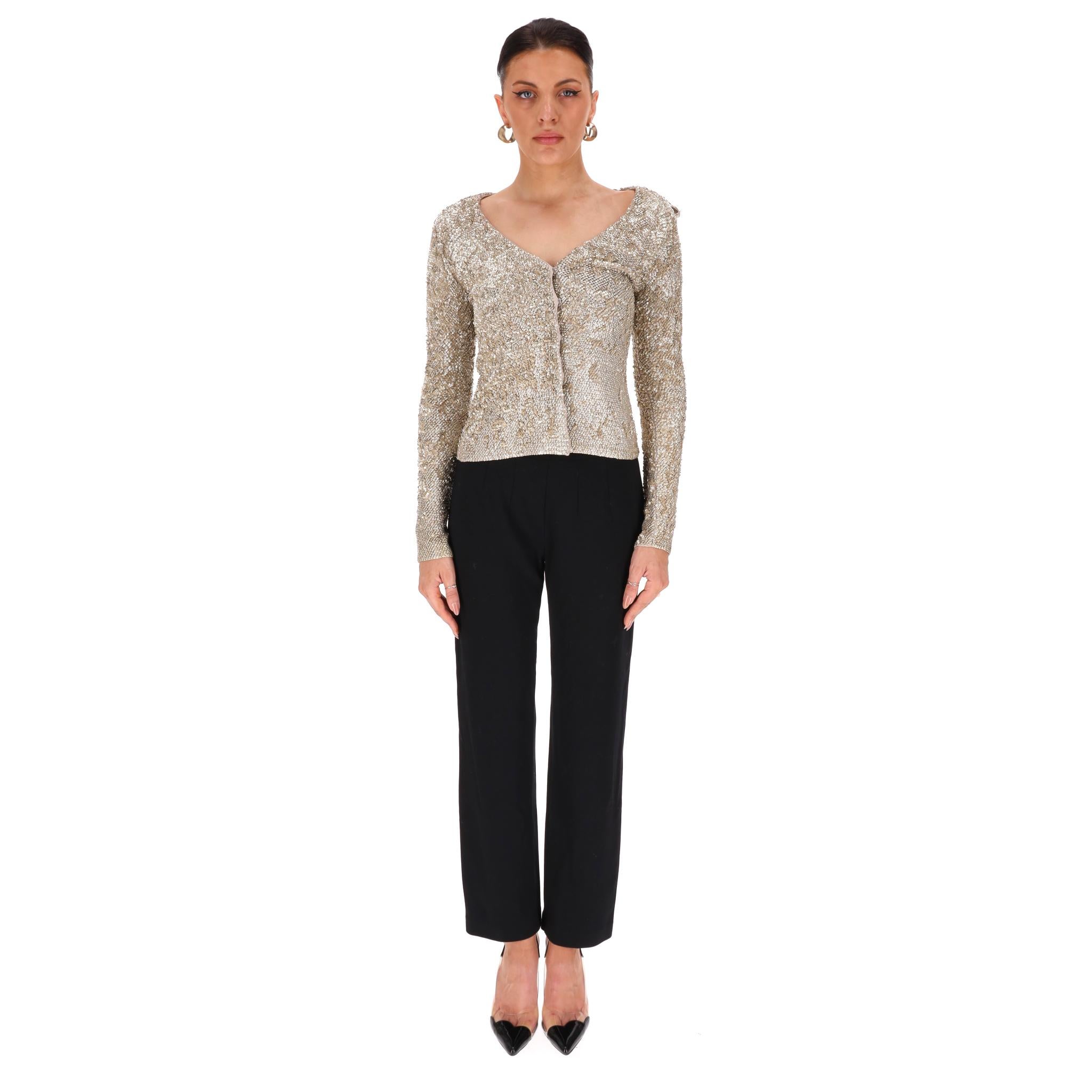 Burberry - Cardigan en coton orné de paillettes

Top-Light entièrement confectionné en coton et entièrement orné de paillettes d'or pâle.

Décolleté en V et fermeture centrale à boutons-pression cachés.

Rrp Approx. £1,200

Taille - S

Condition -