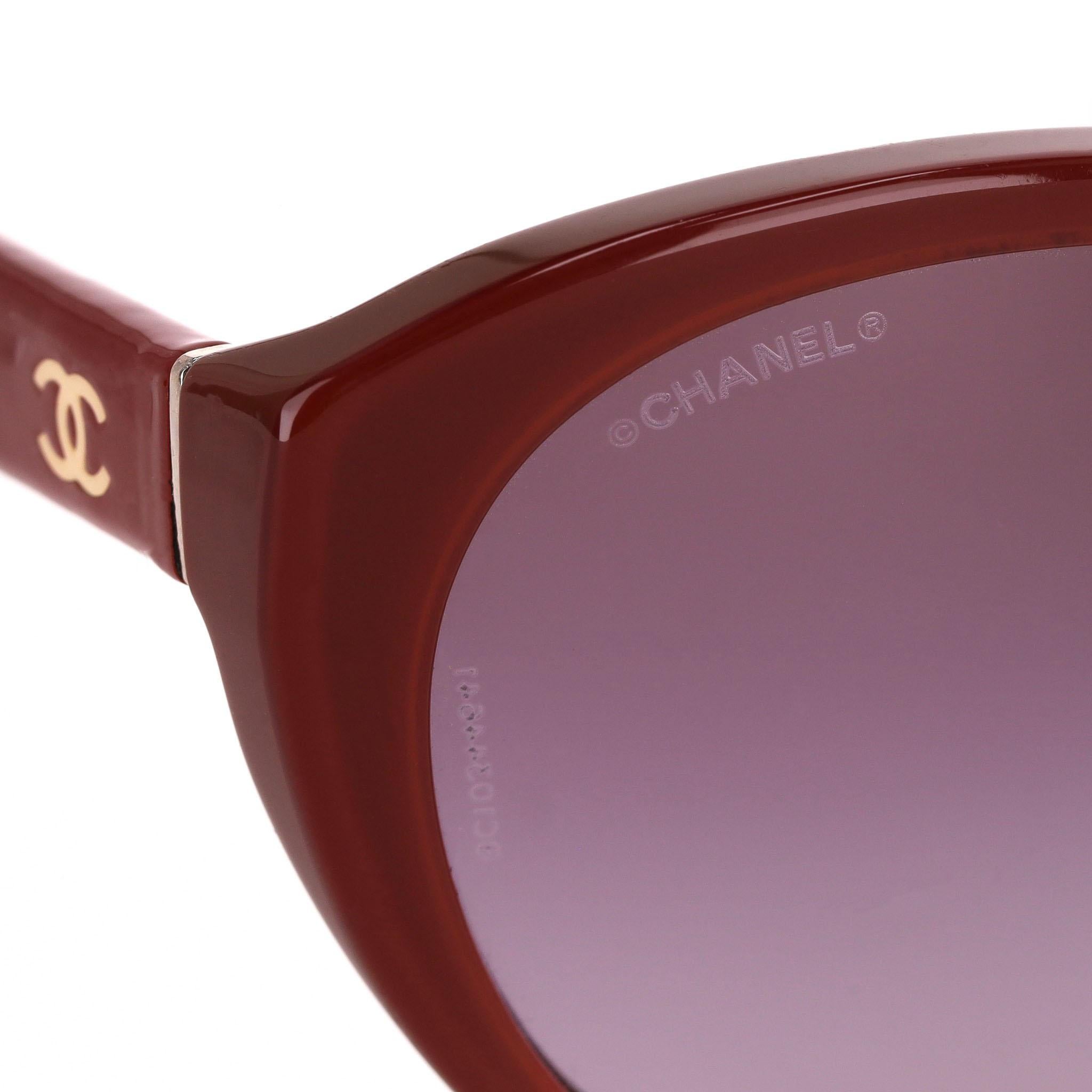Donna Occhiali da sole Chanel 'CC' con dettaglio logo a farfalla in vendita