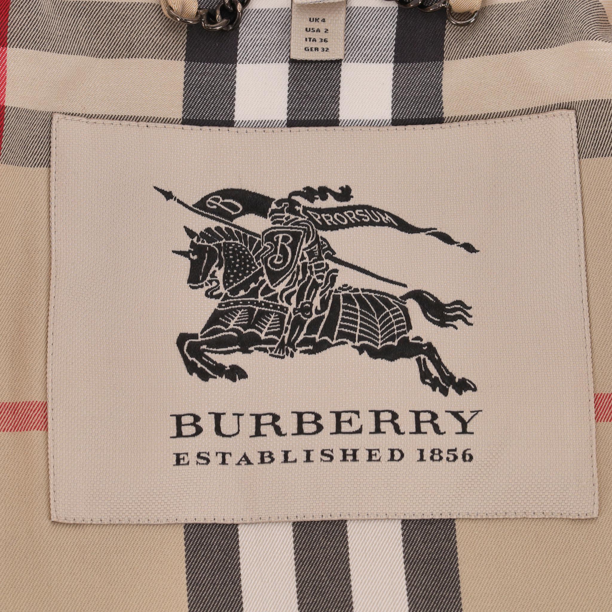 Donna Trench Kensington di media lunghezza di Burberry in vendita