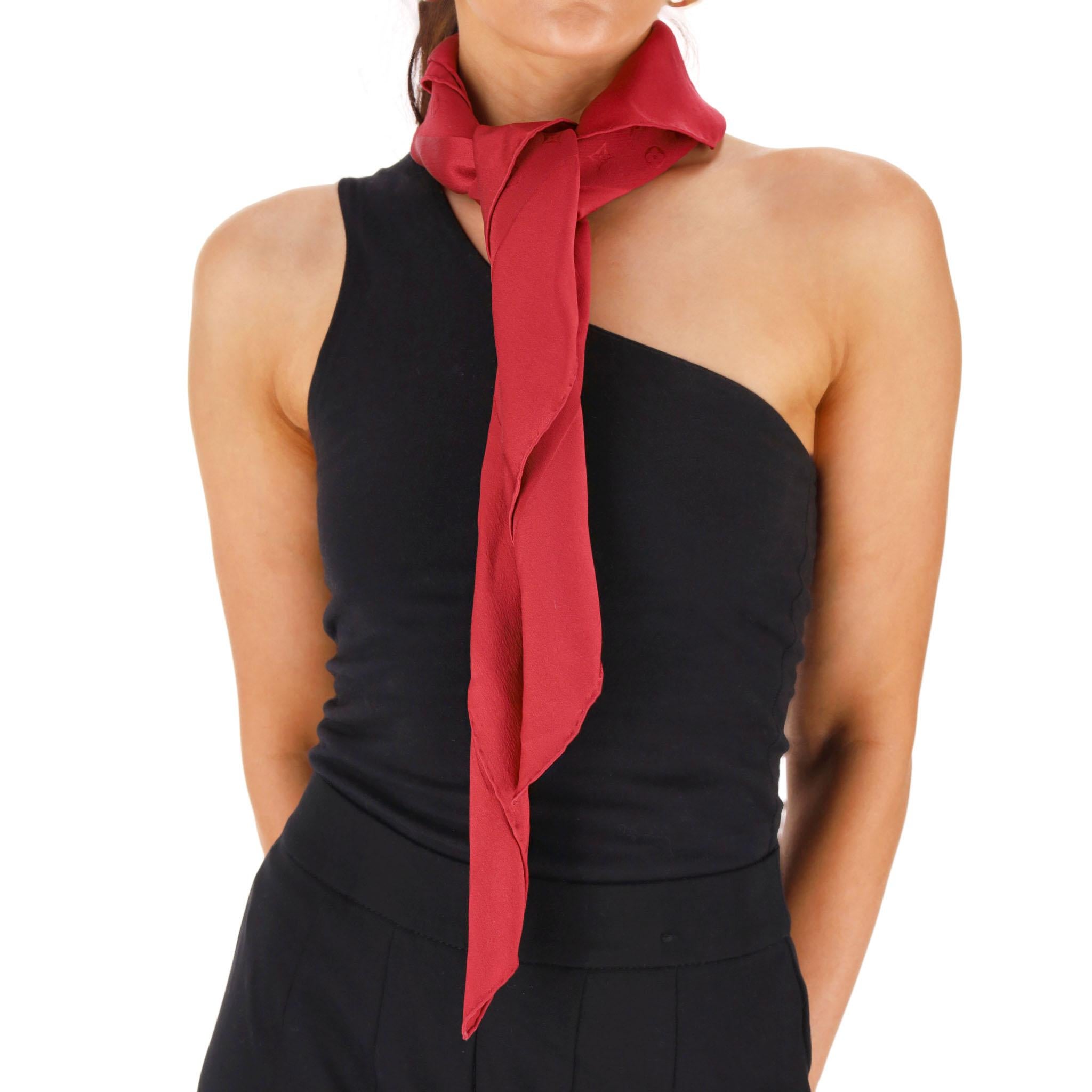 Foulard en soie Monogram Monaco de Louis Vuitton

Écharpe carrée rouge entièrement réalisée en soie et ornée du motif jacquard monogramme signature.

Rrp Approx. £380

Taille - 86 x 86cm

État - Très bon

Composition - 100% soie

Livré avec -