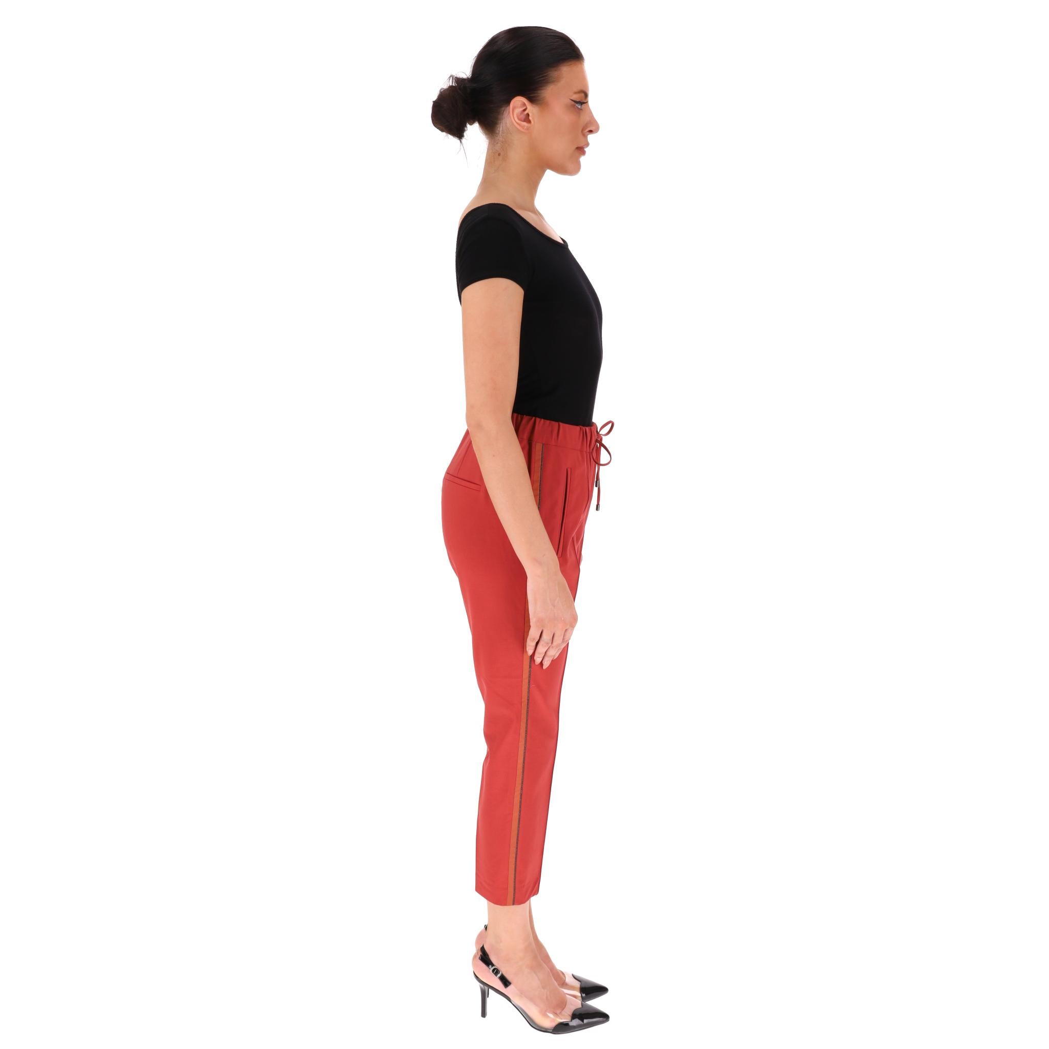 Rosso Pantaloni/joggers in lana vergine di Brunello Cucinelli a righe laterali in vendita