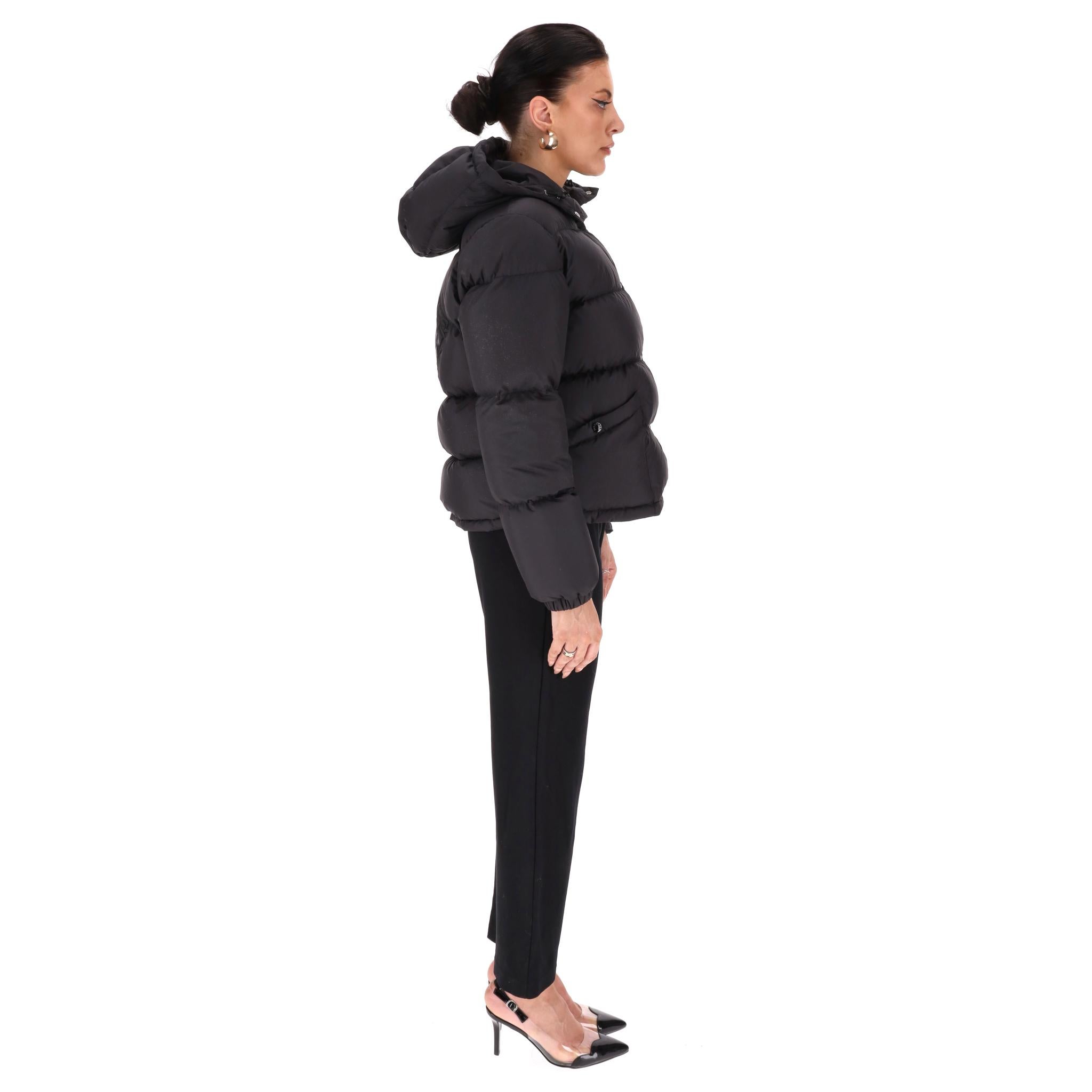 Nero Moncler Ebre - Giacca con cappuccio in piuma d'oca in vendita