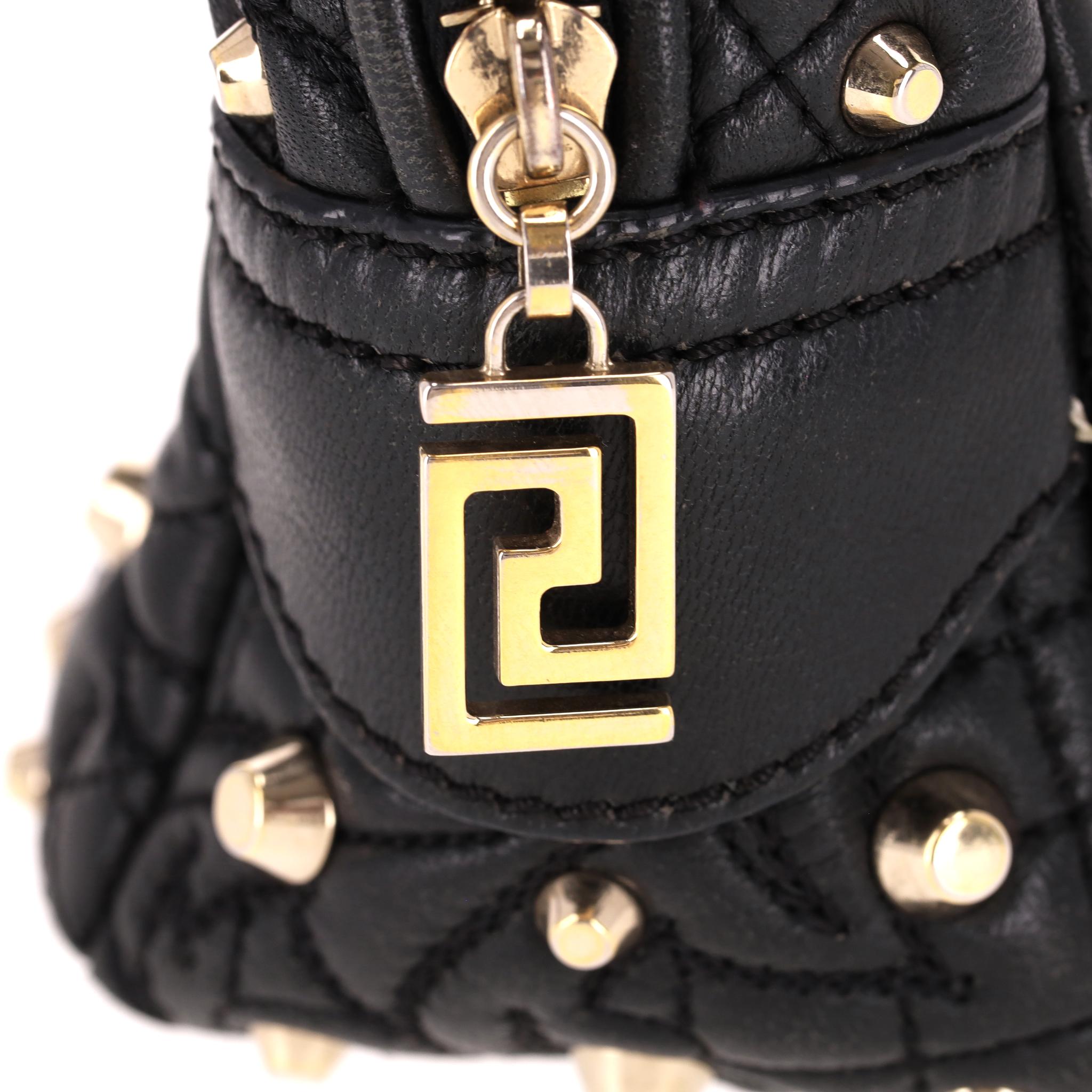 Borsa Demetra di Versace in pelle nappa Barocco trapuntata e borchiata in vendita 2