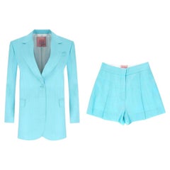 Conjunto de chaqueta entallada y pantalones cortos plisados de Sandro
