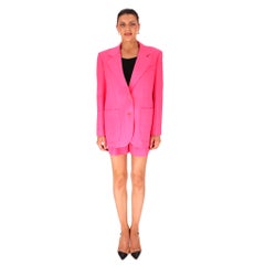Set aus maßgeschneiderter Jacke und Plissee-Shorts von Sandro